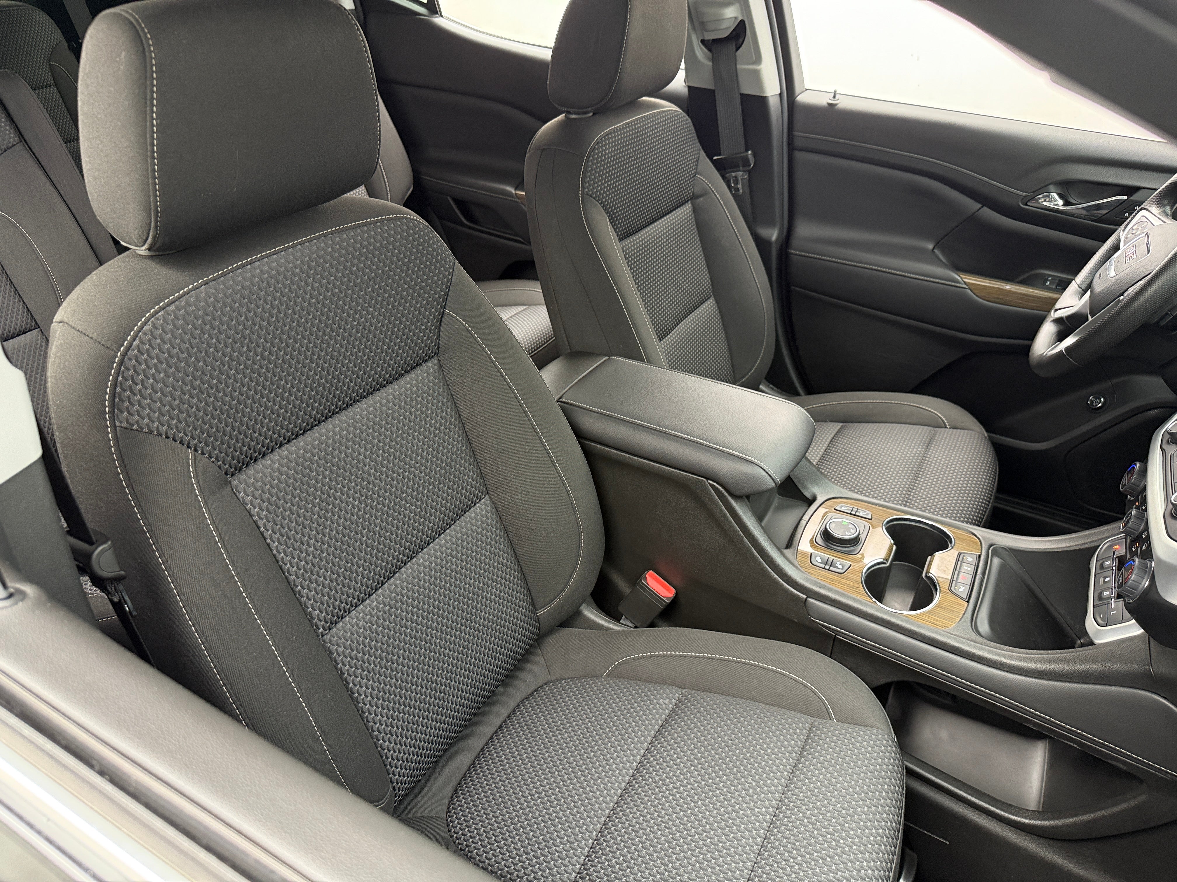 2023 GMC Acadia SLE 2