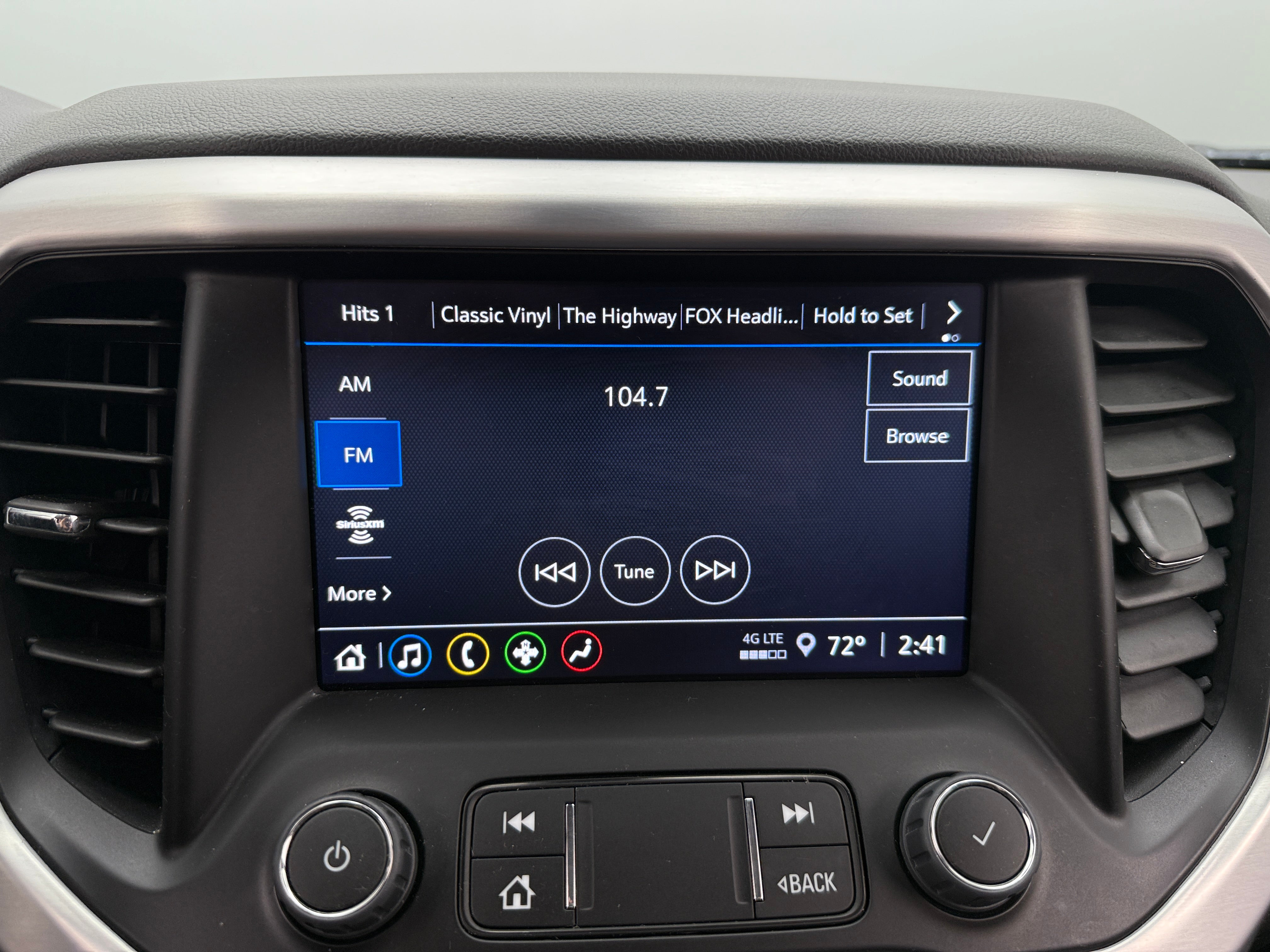 2023 GMC Acadia SLE 4
