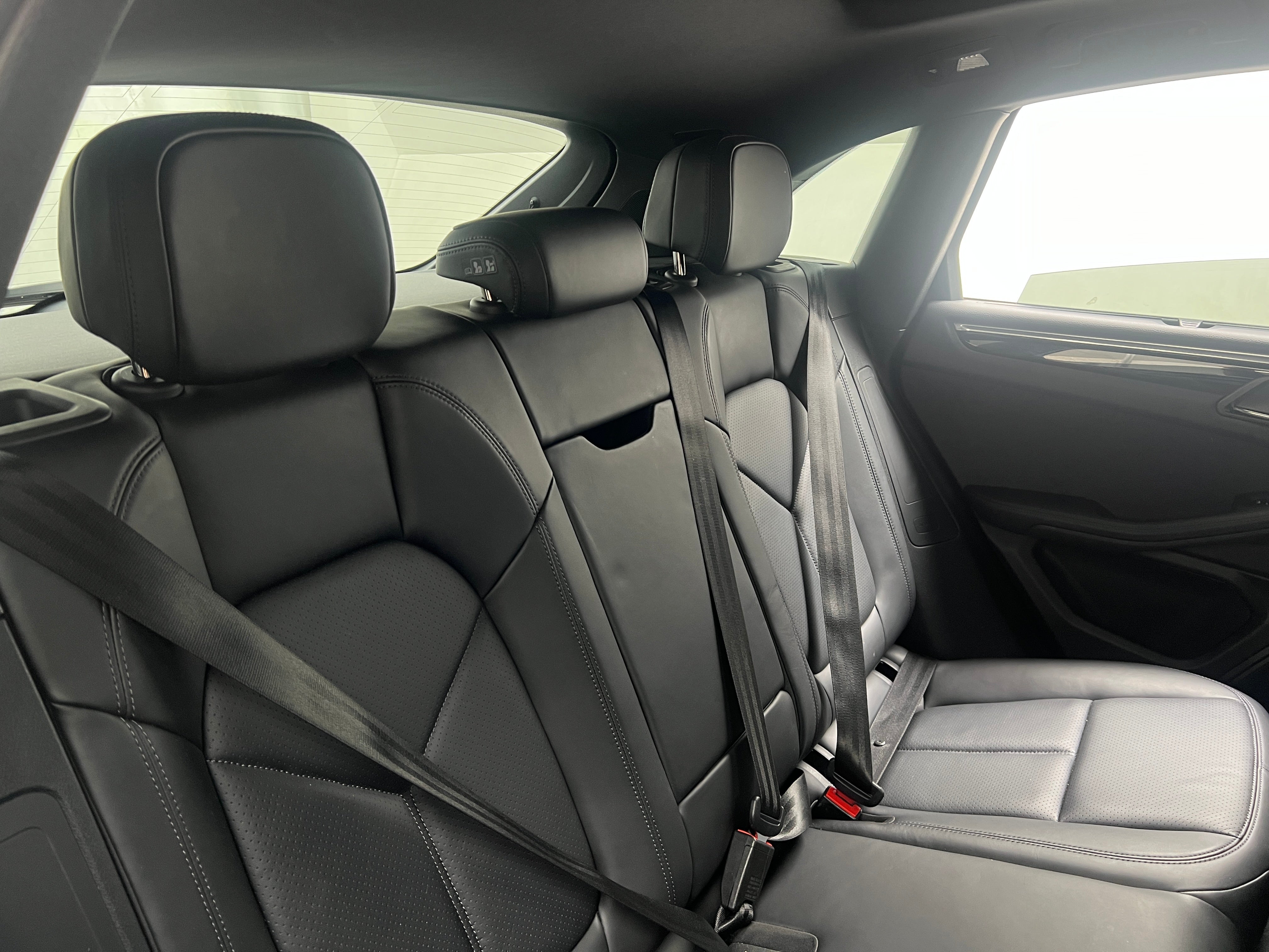2022 Porsche Macan Base 5