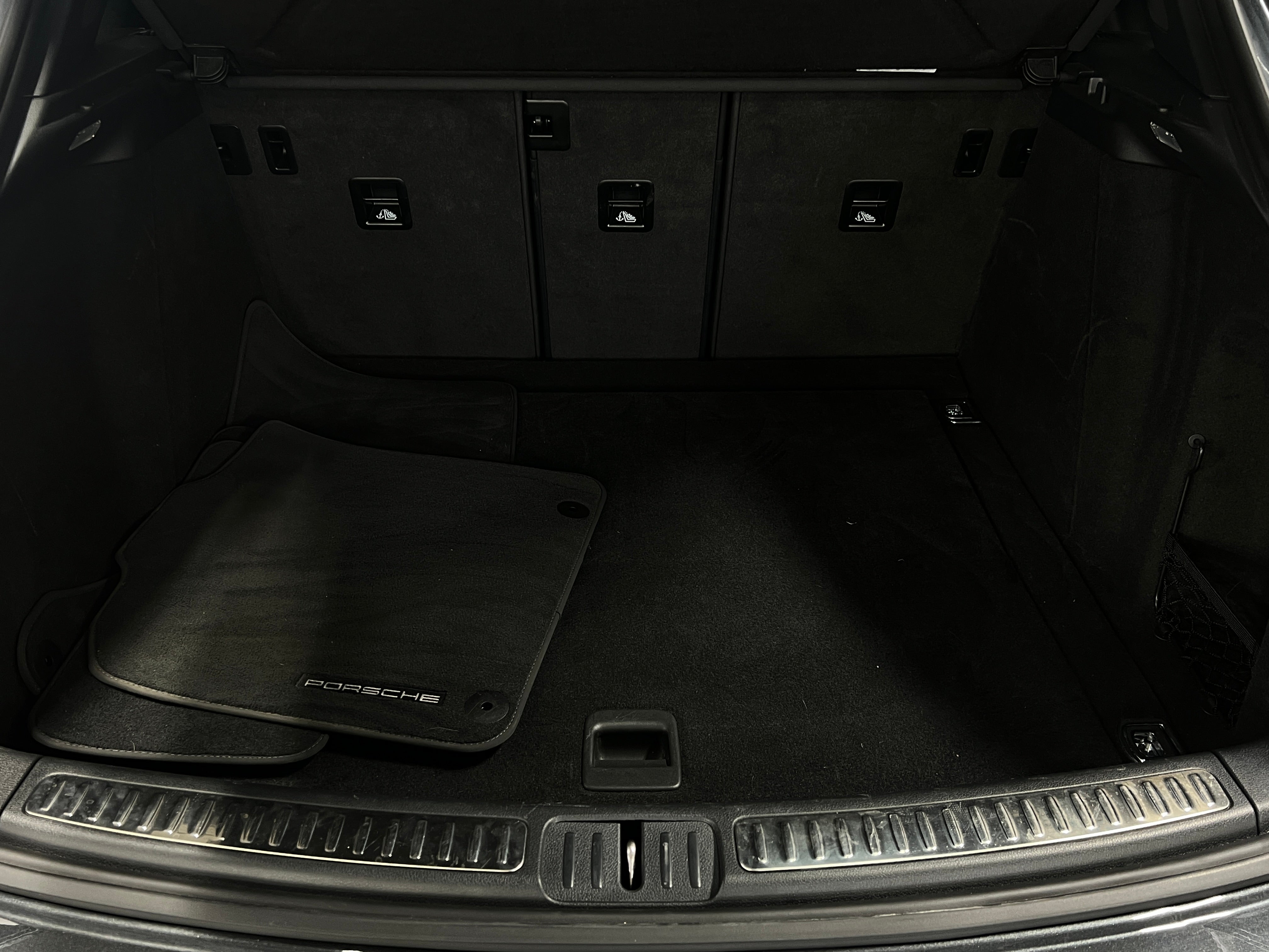 2022 Porsche Macan Base 6