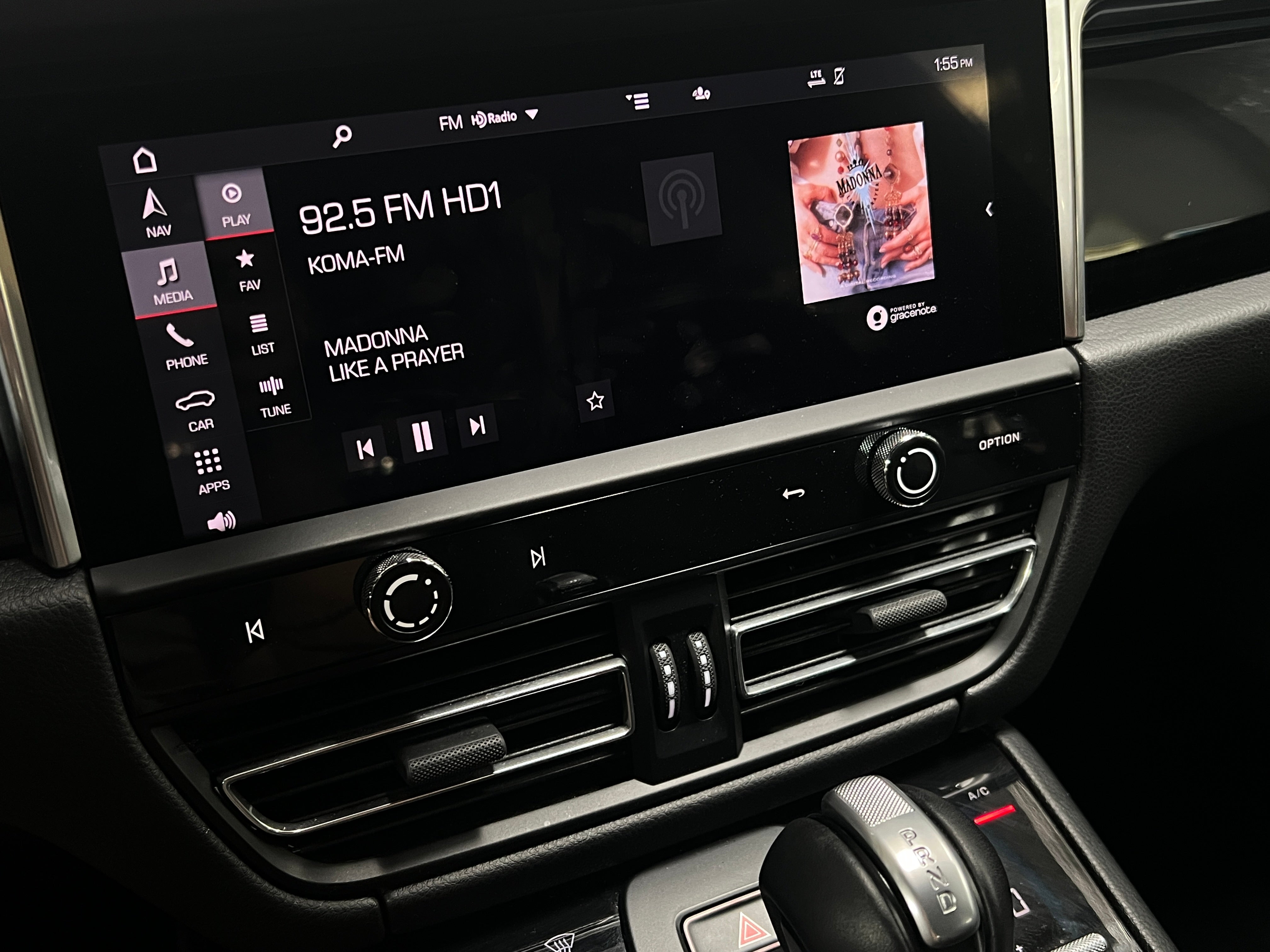 2022 Porsche Macan Base 3