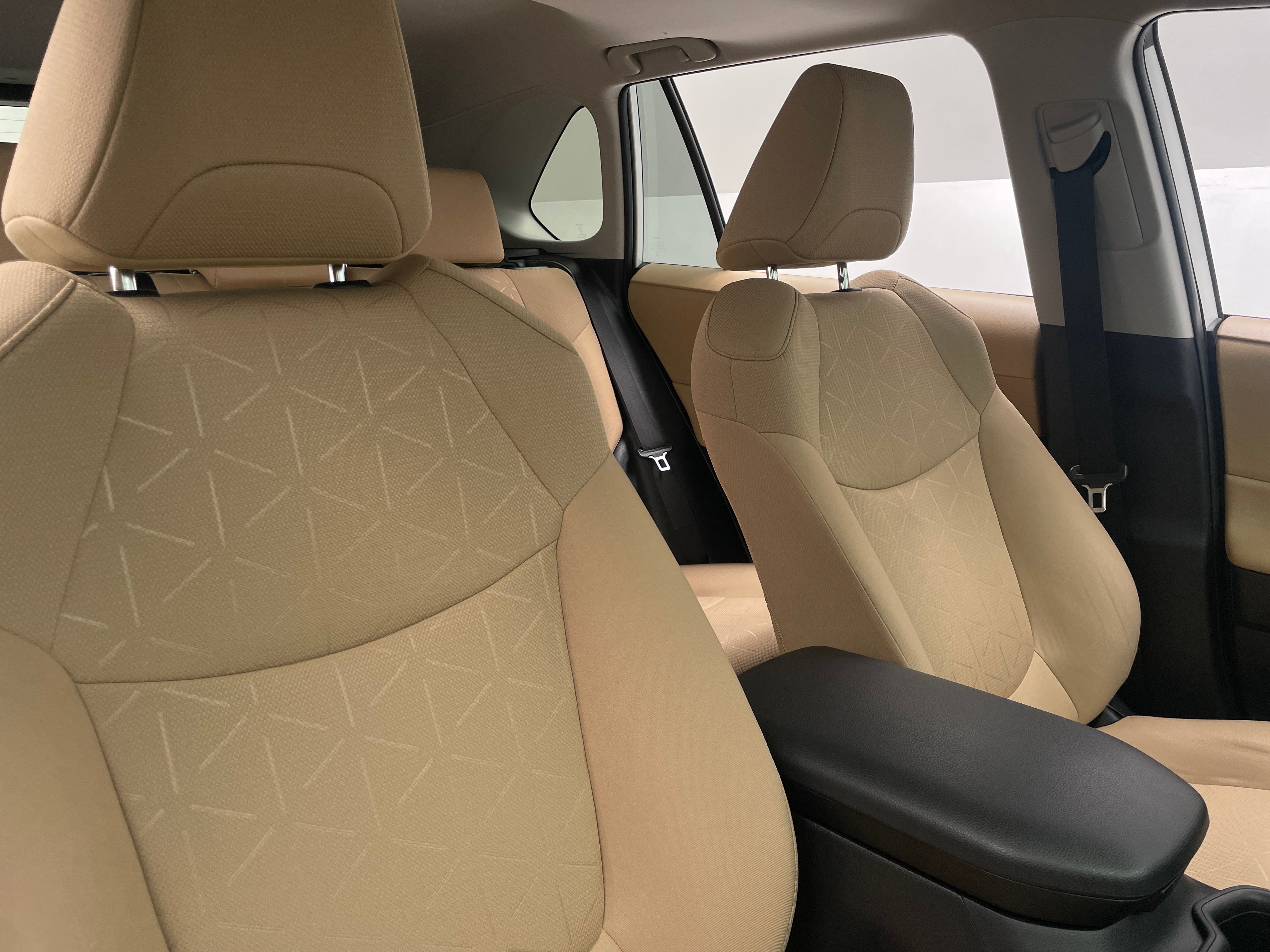 2022 Toyota RAV4 XLE 2