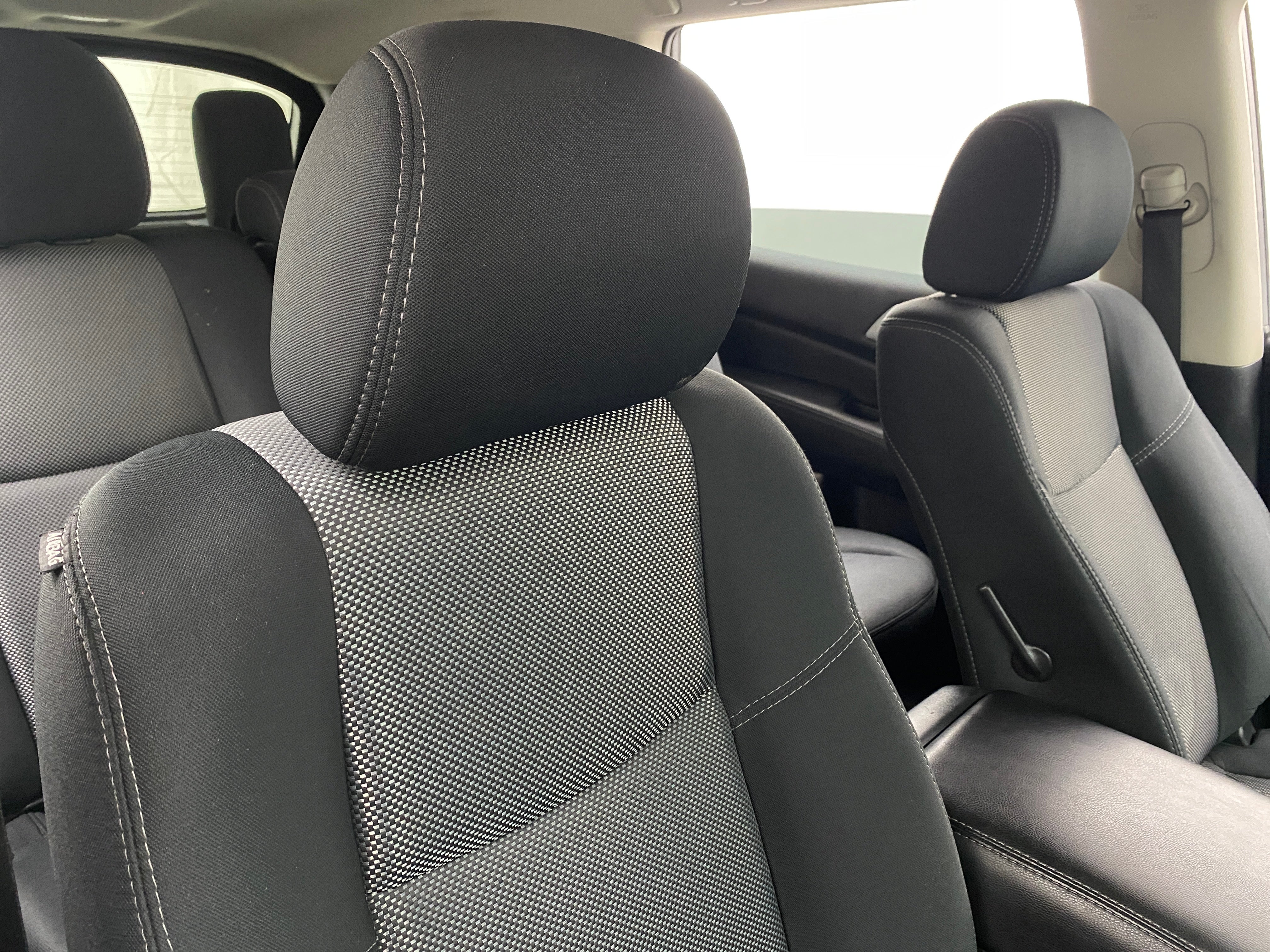 2018 Nissan Pathfinder S 2