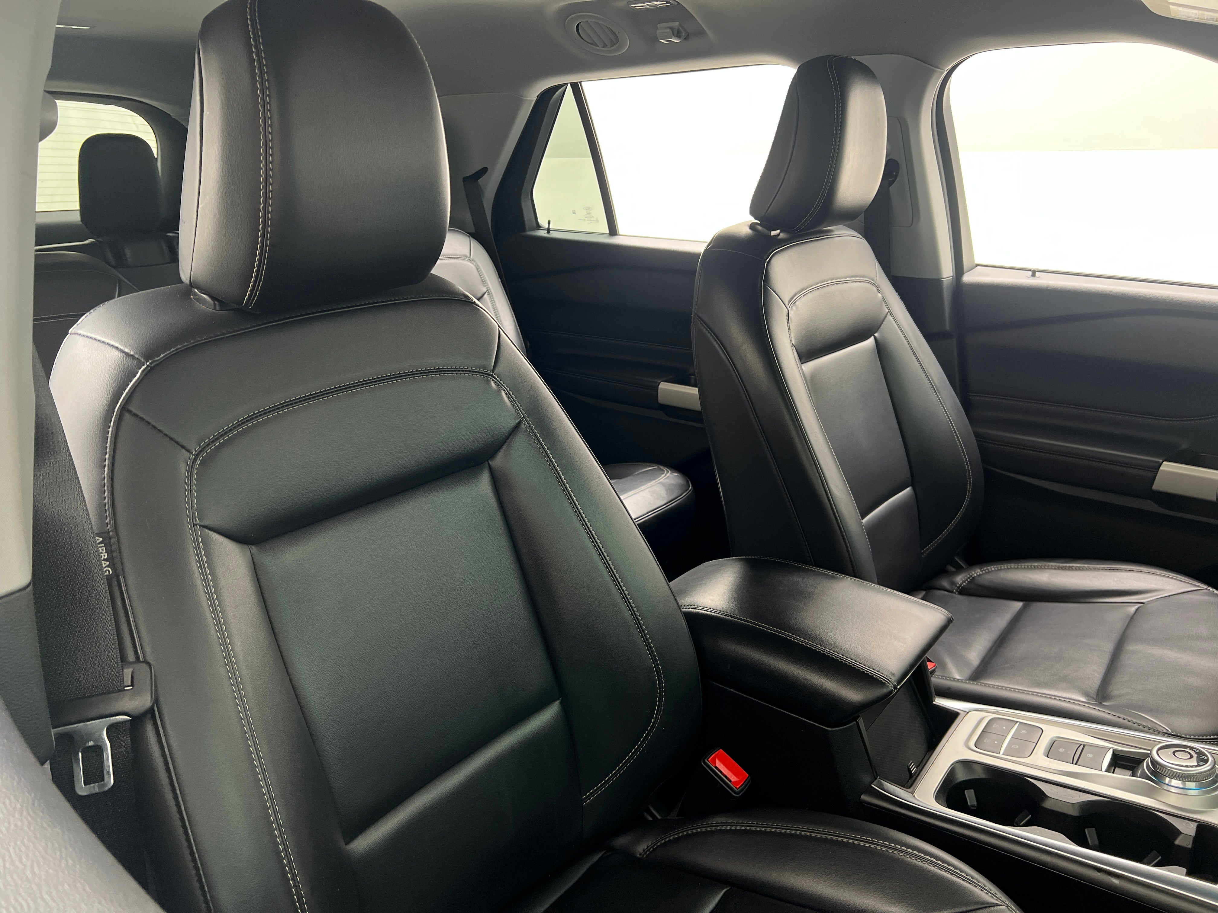 2021 Ford Explorer XLT 2