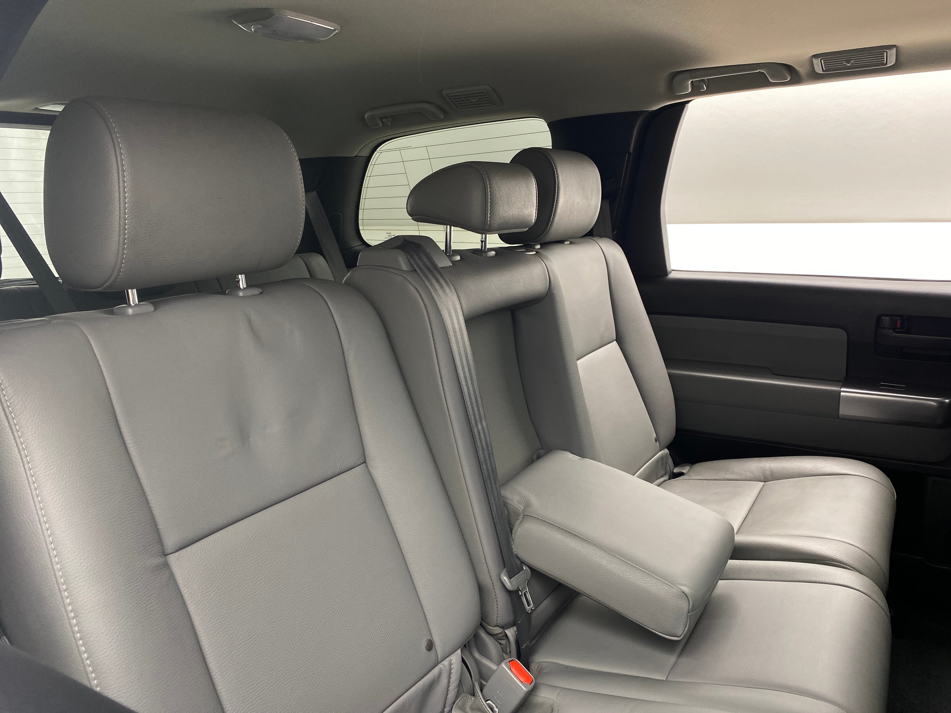 2022 Toyota Sequoia SR5 5