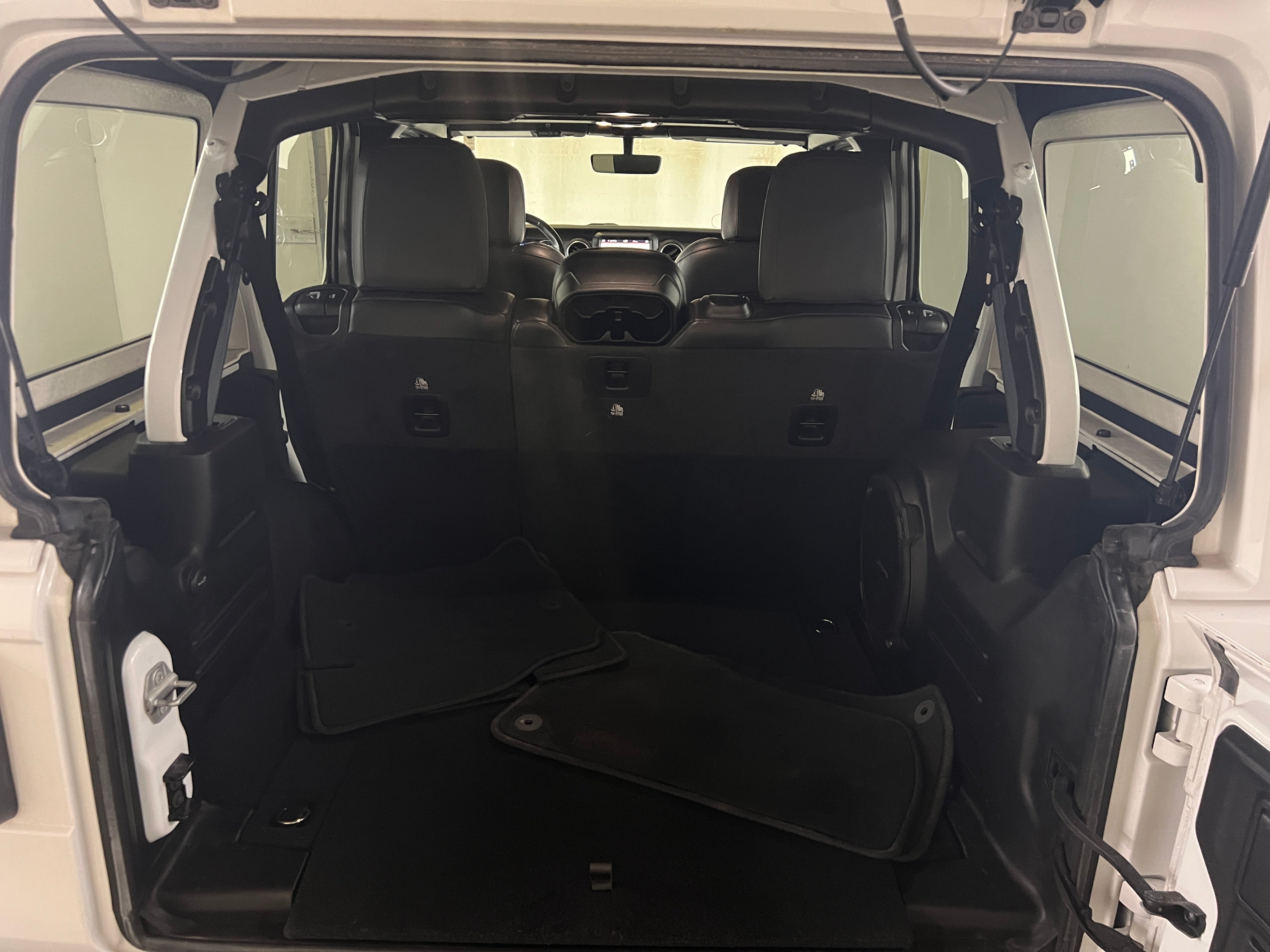 2020 Jeep Wrangler Unlimited Sahara 6