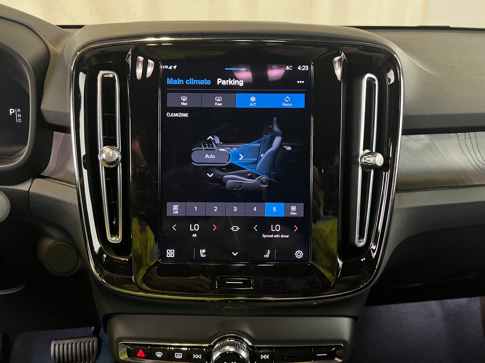 Thumbnail: 2023 Volvo C40 - 4