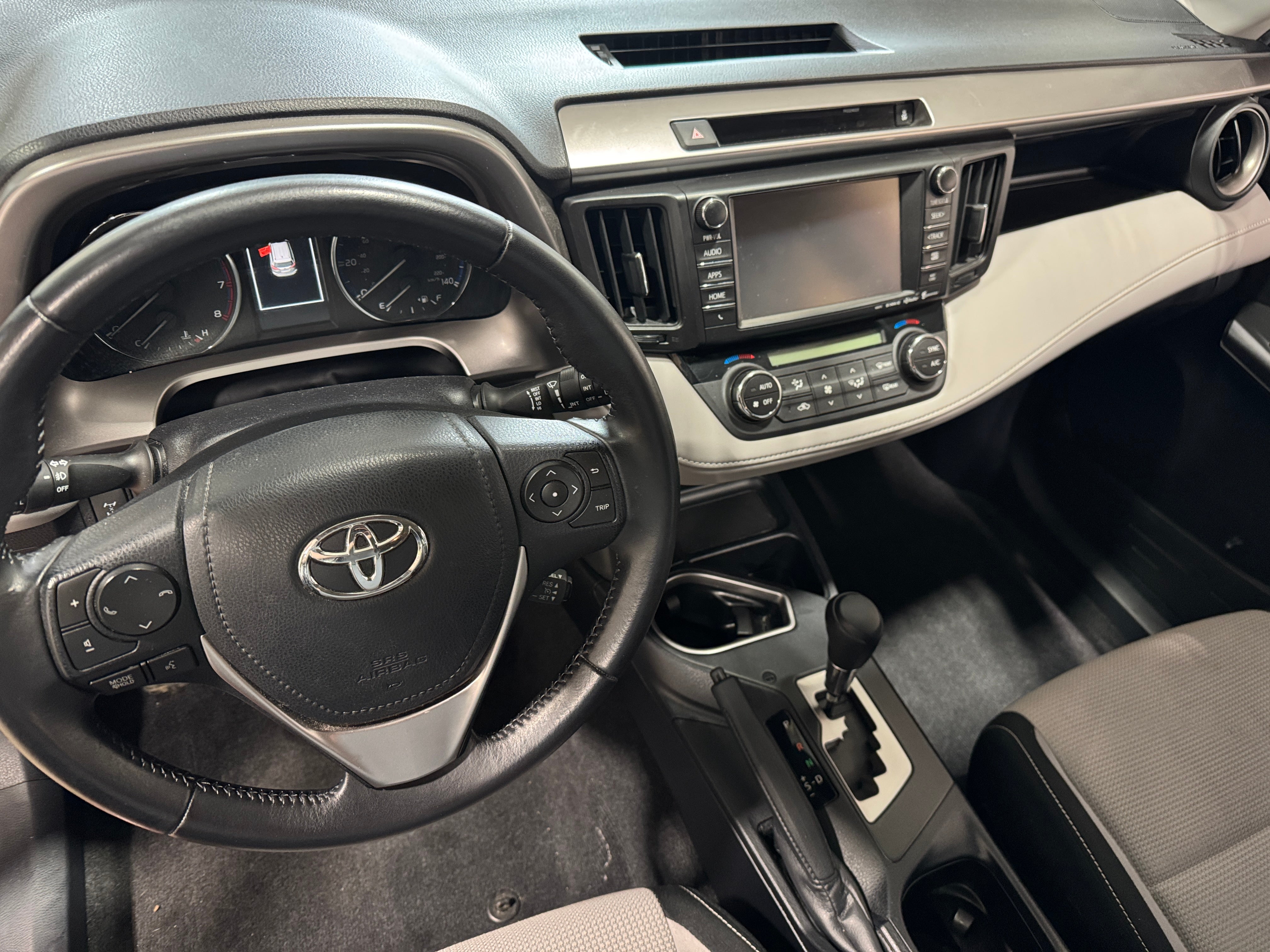 2016 Toyota RAV4 XLE 3