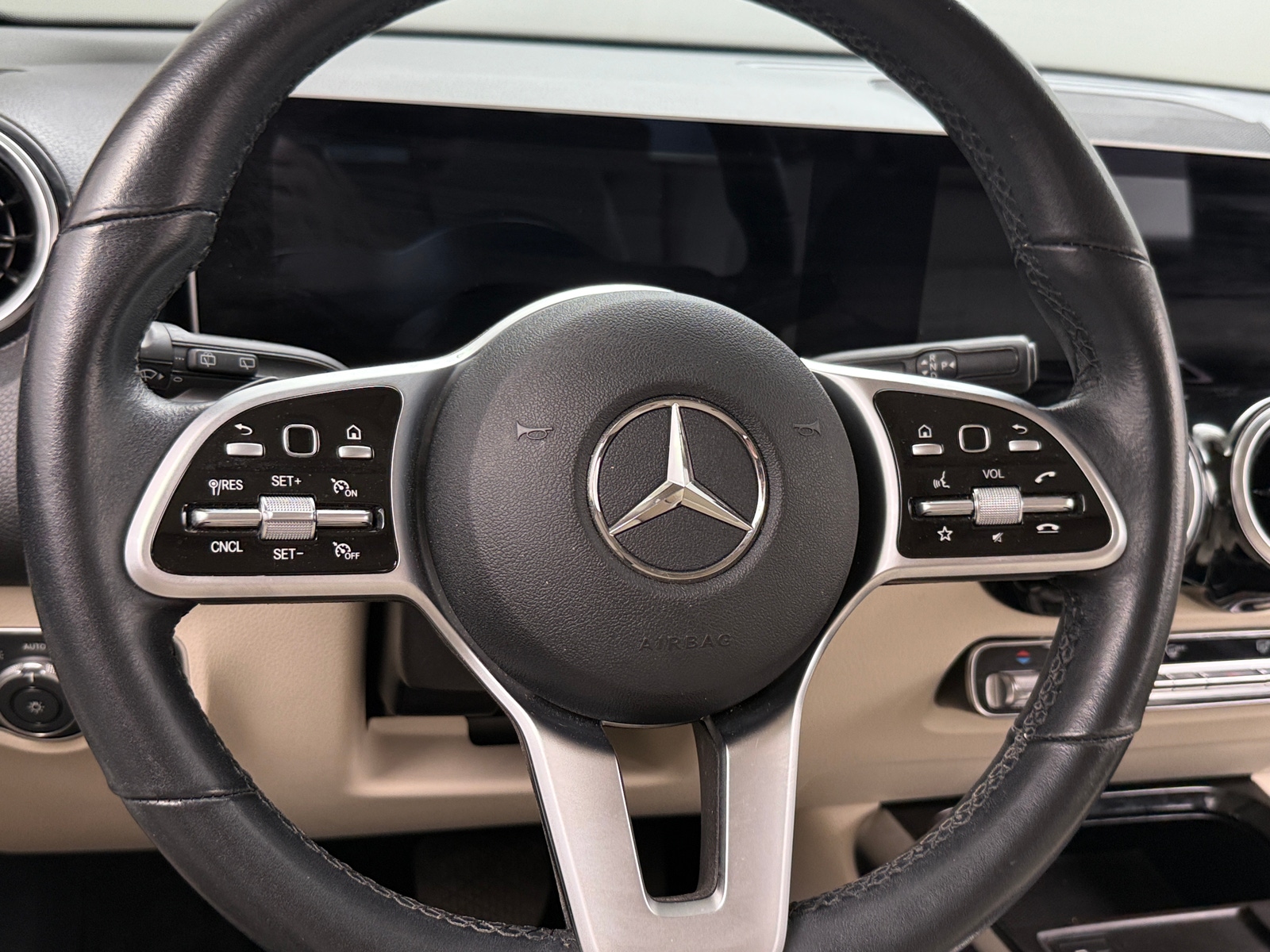 Thumbnail: 2021 Mercedes-Benz GLB - 4