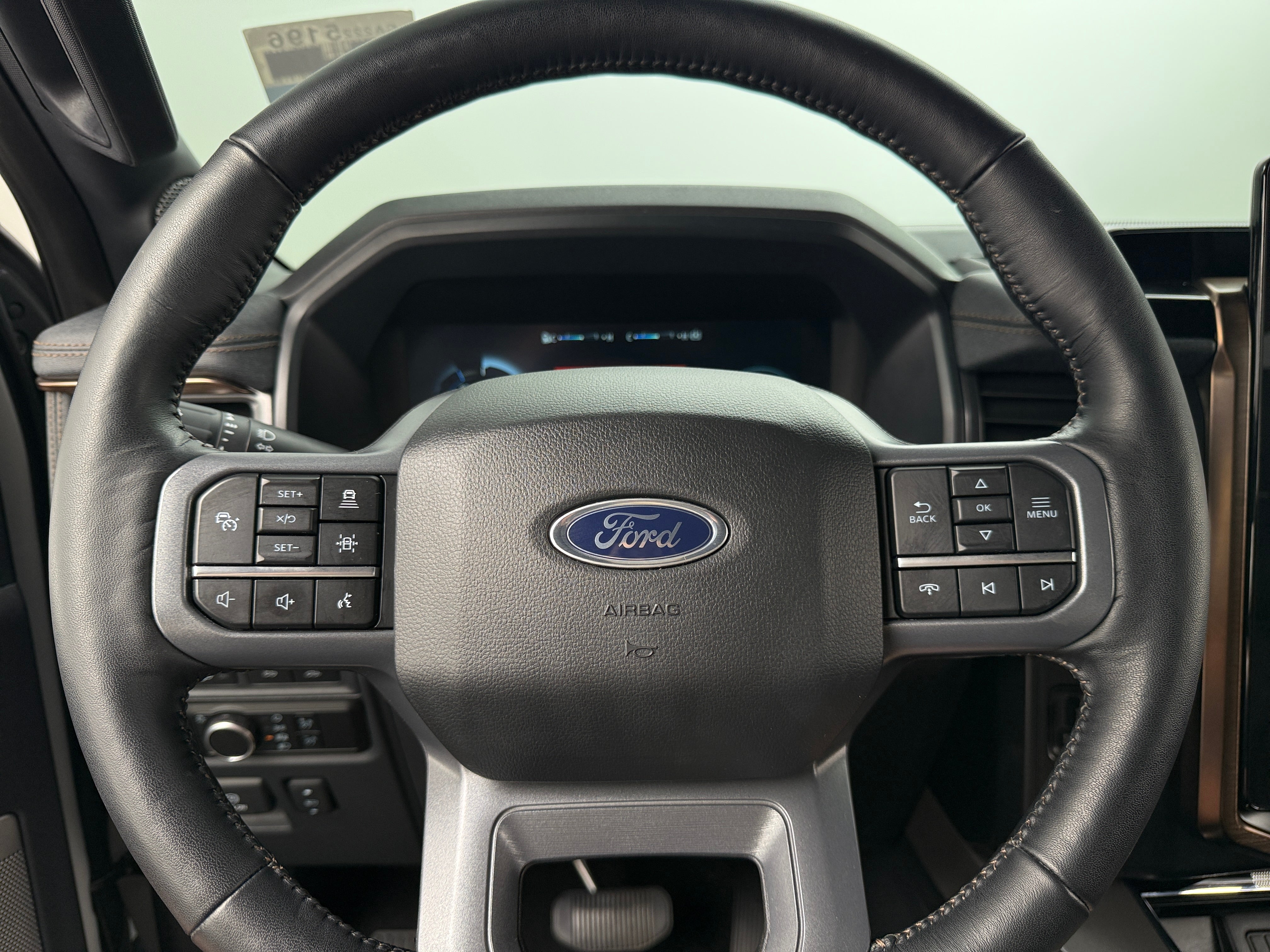 2023 Ford F-150 Lightning Lariat 4