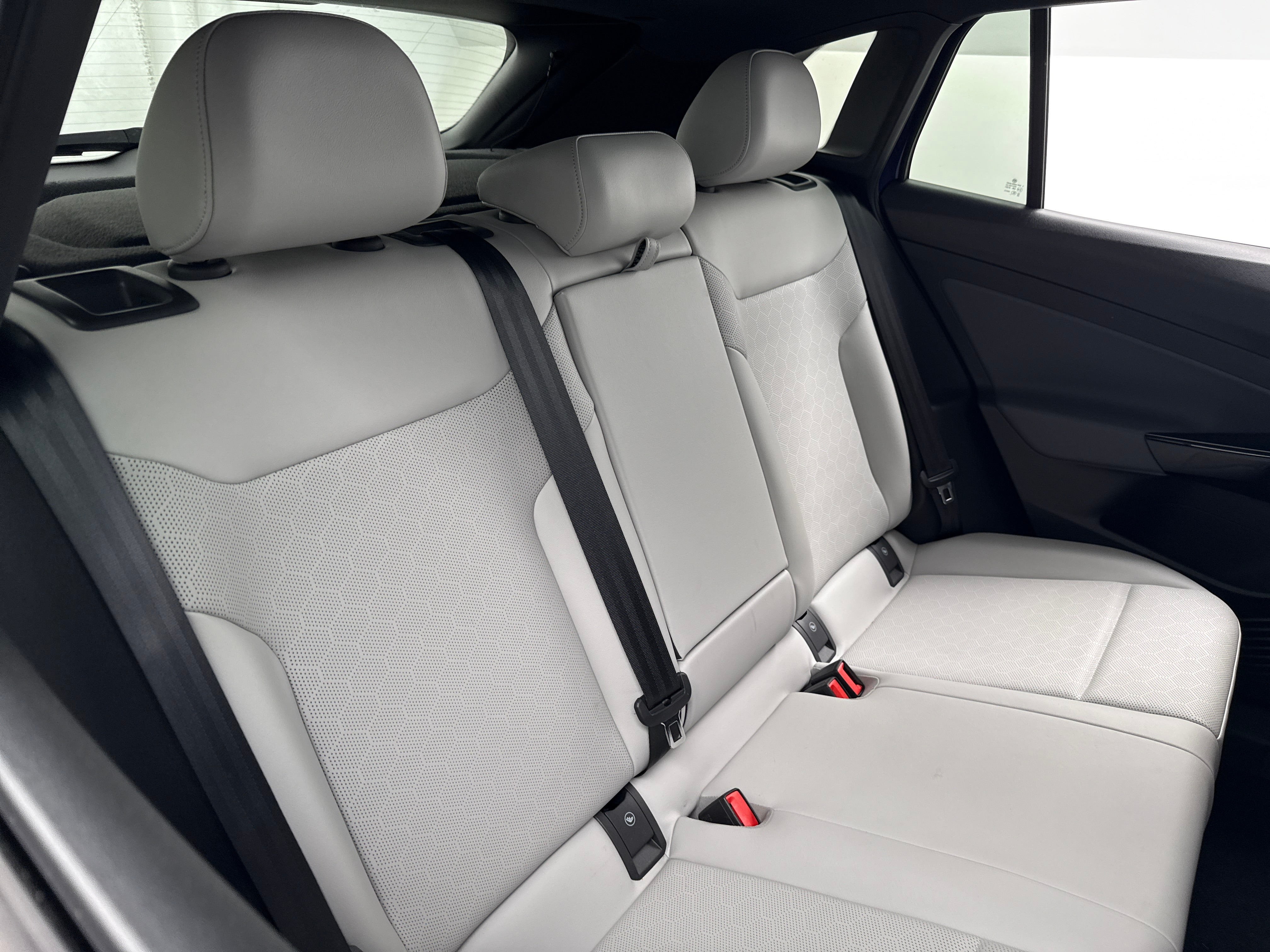 2022 Volkswagen ID.4 Pro S 5