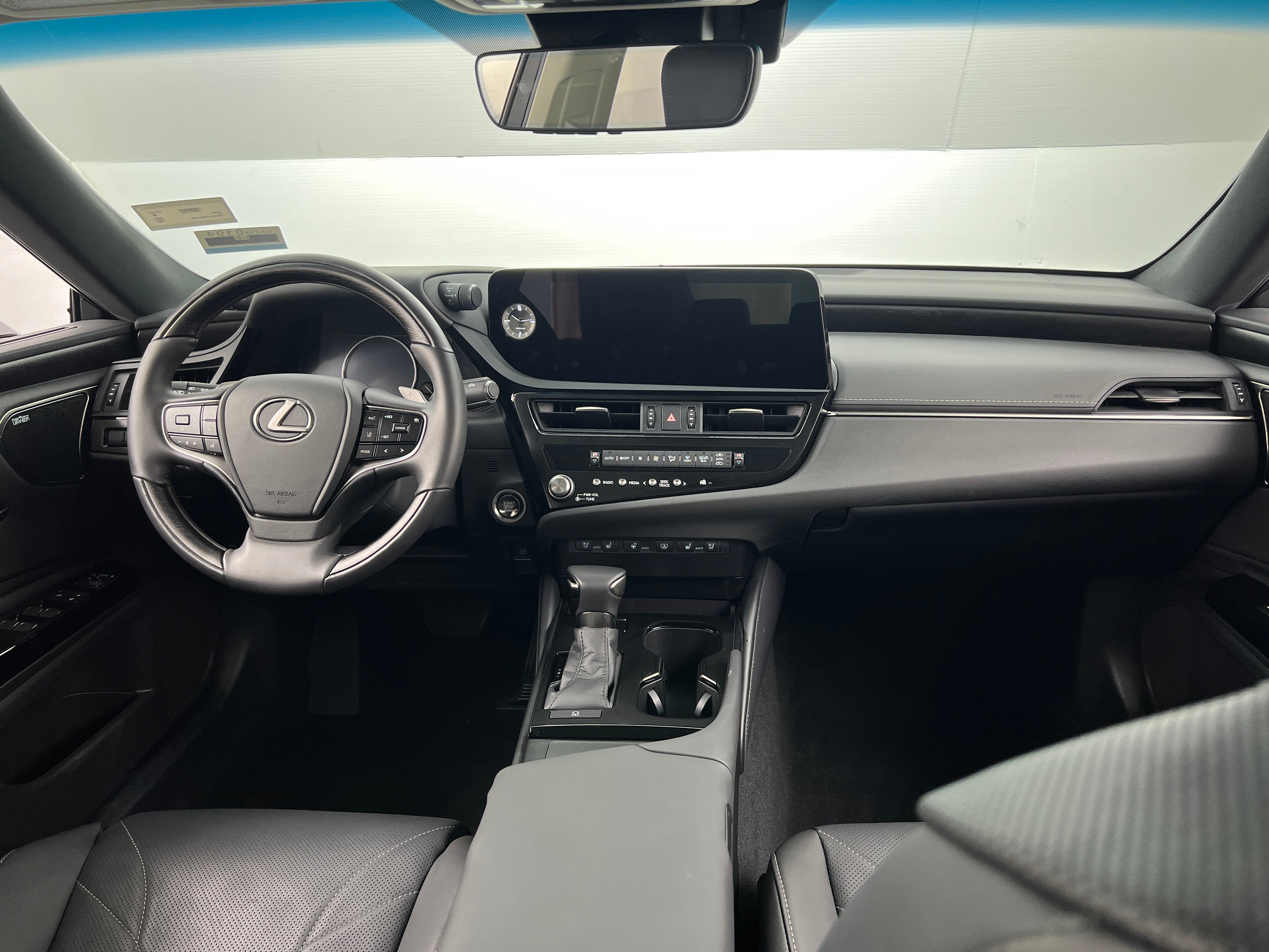 2024 Lexus ES  3