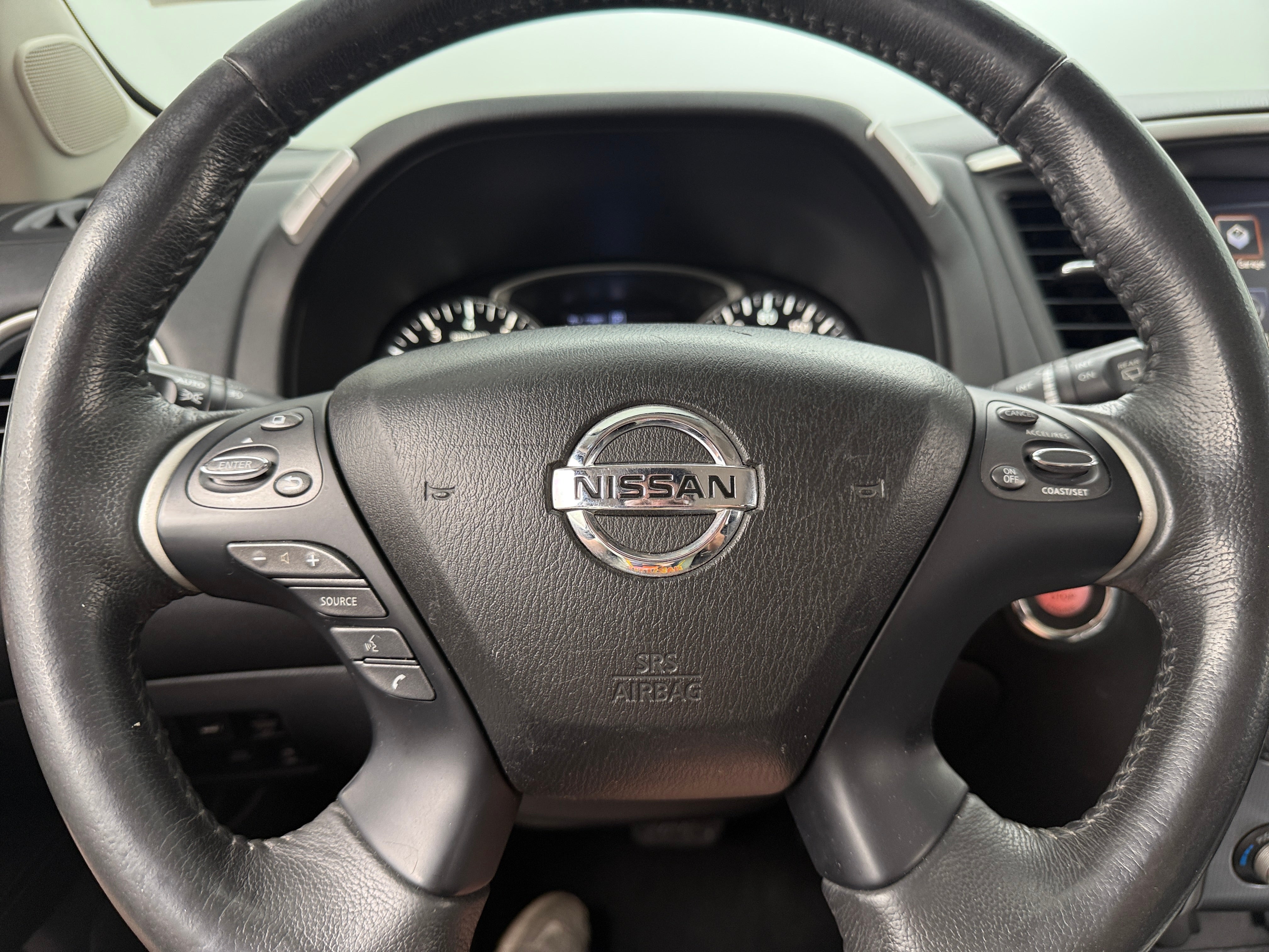 2017 Nissan Pathfinder SL 4