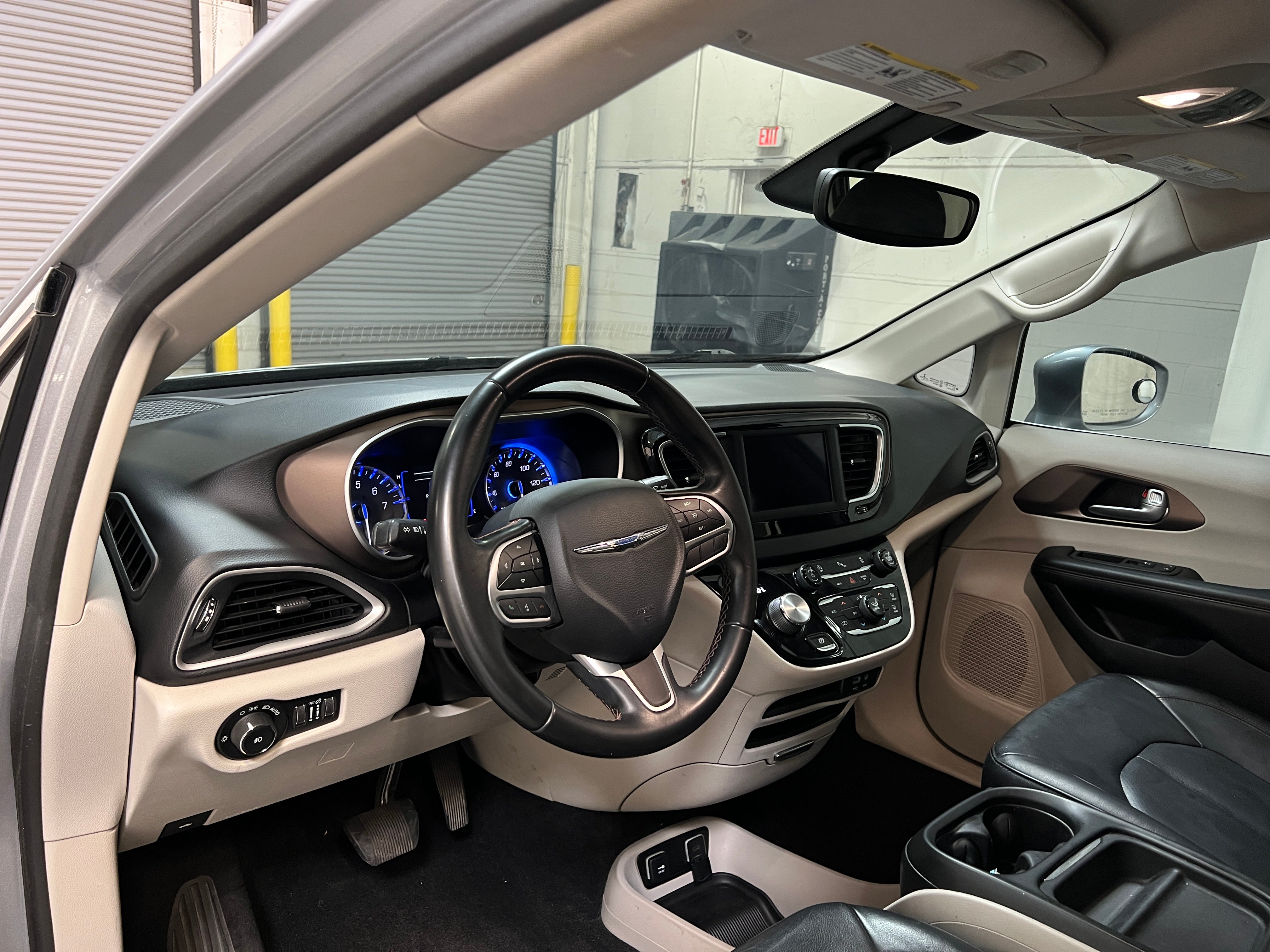 2018 Chrysler Pacifica Touring L 2
