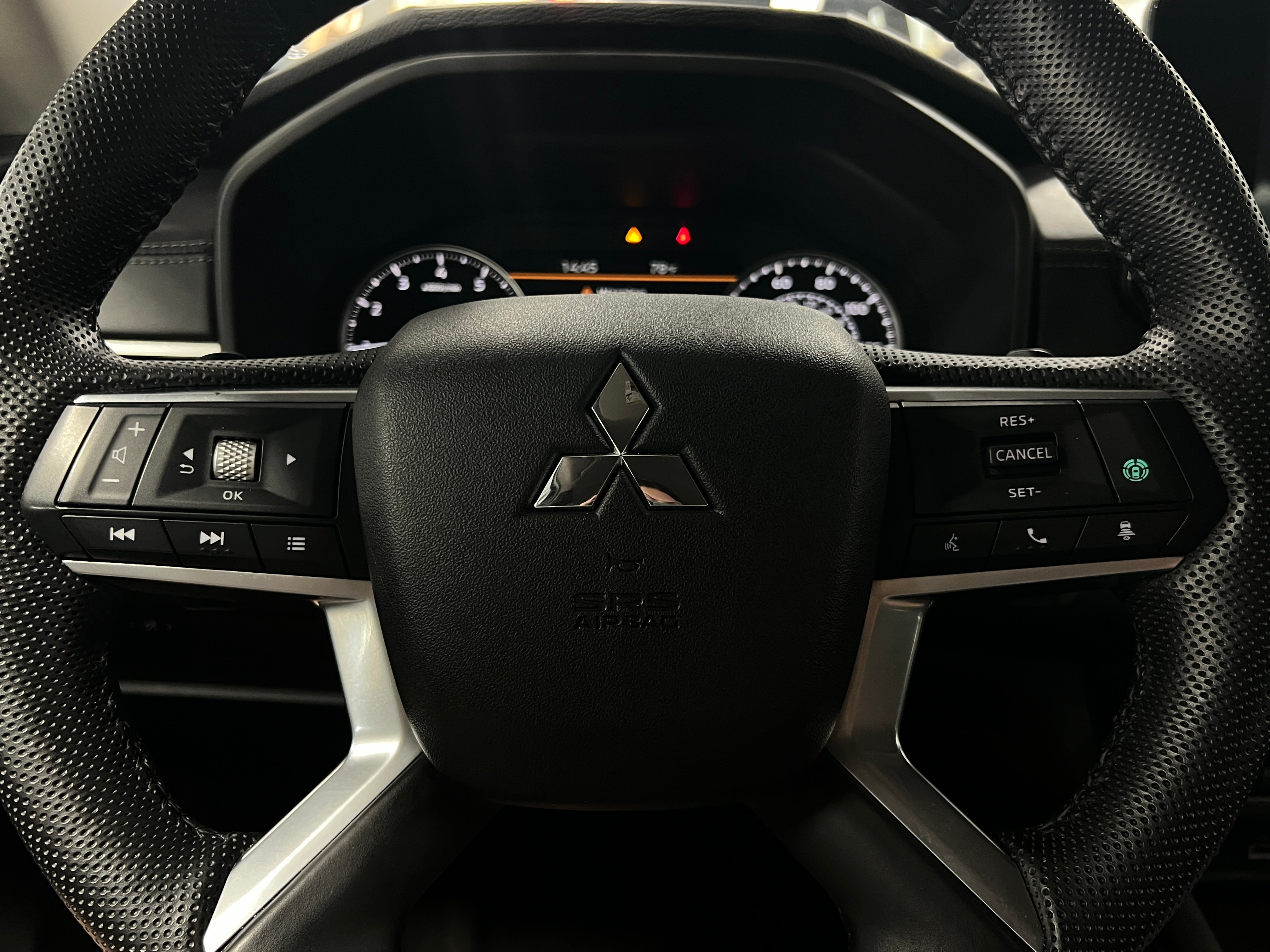 2023 Mitsubishi Outlander SE 4