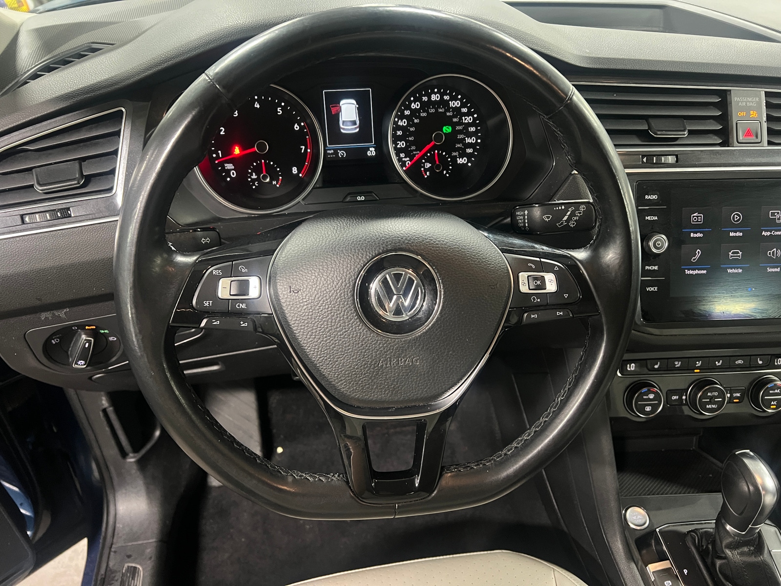 Thumbnail: 2018 Volkswagen Tiguan - 4
