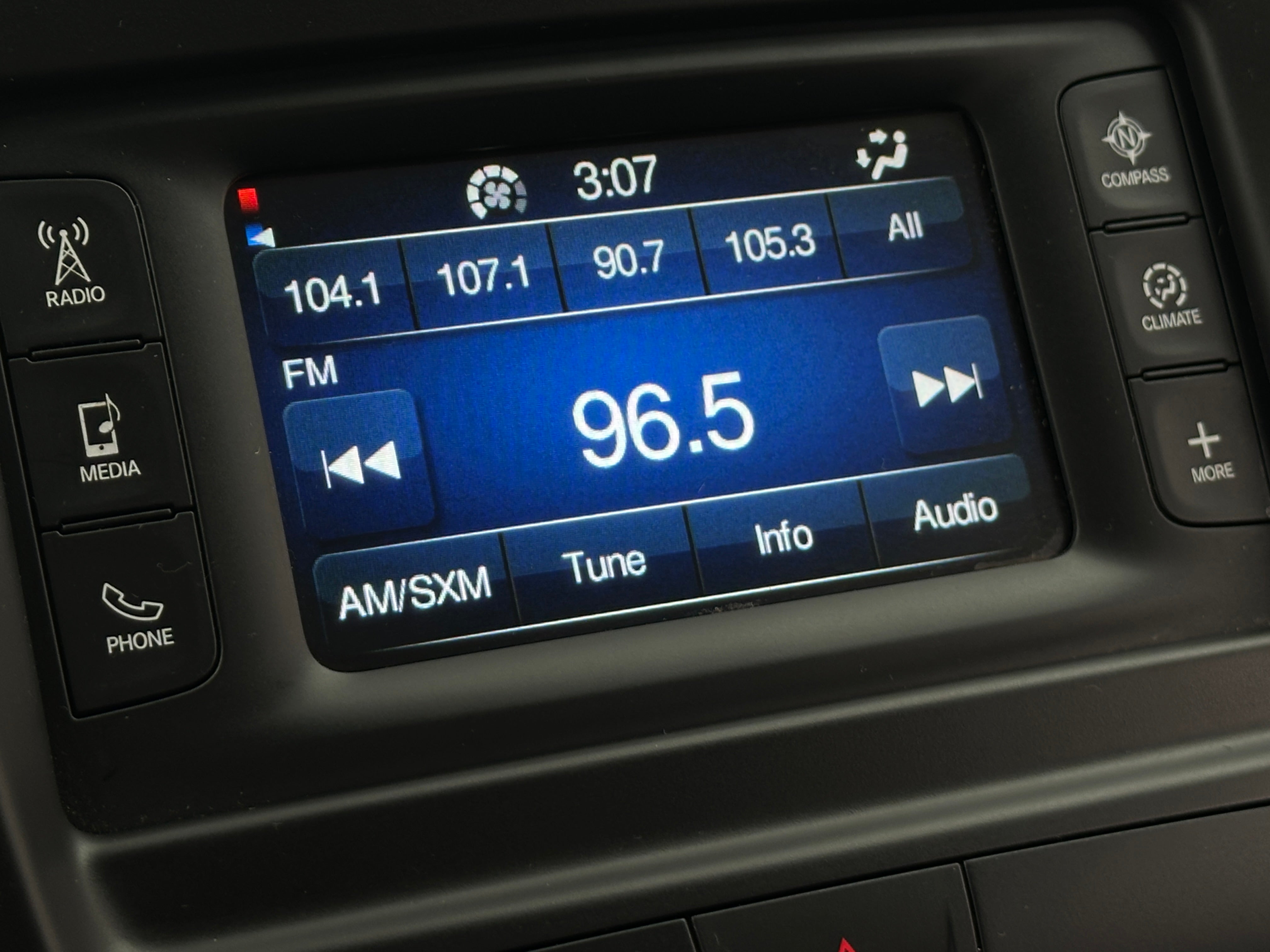 2015 Chrysler 200 Limited 4