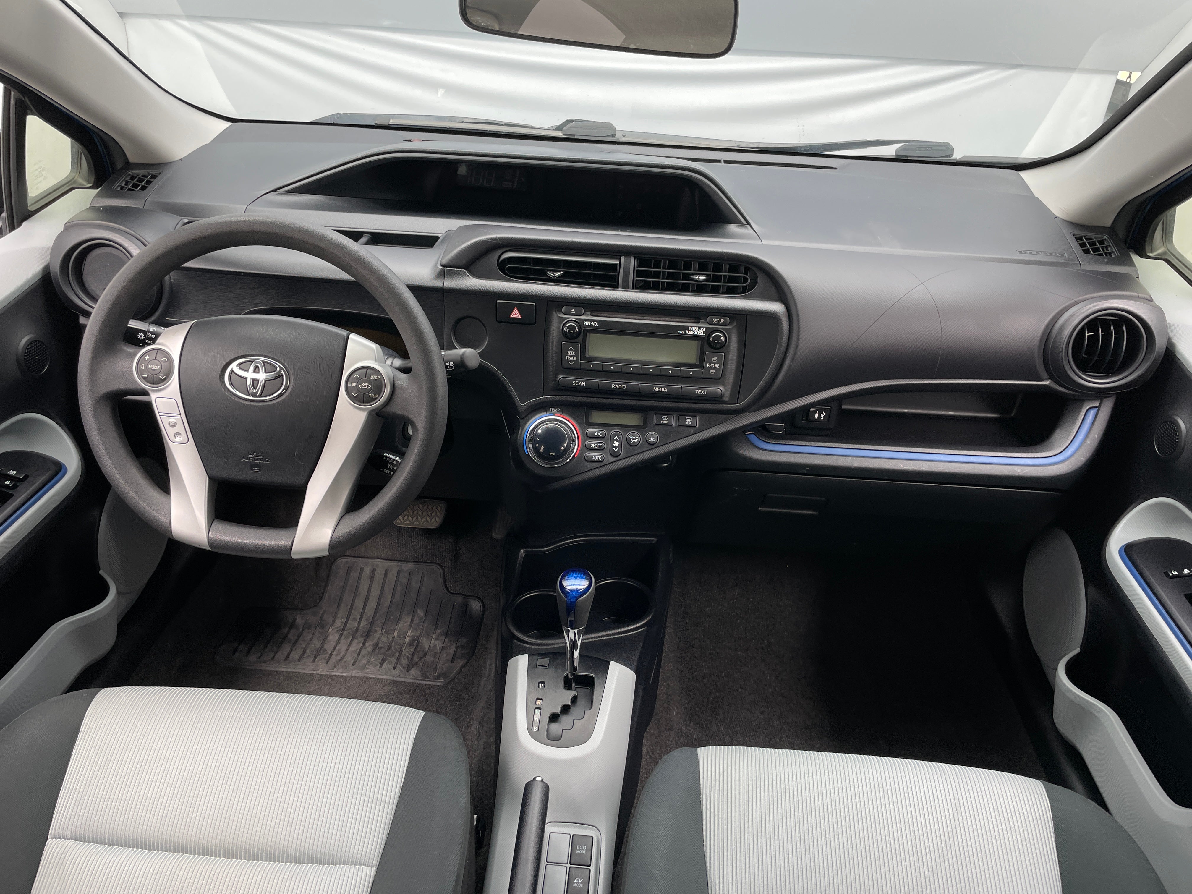 2013 Toyota Prius c Two 3