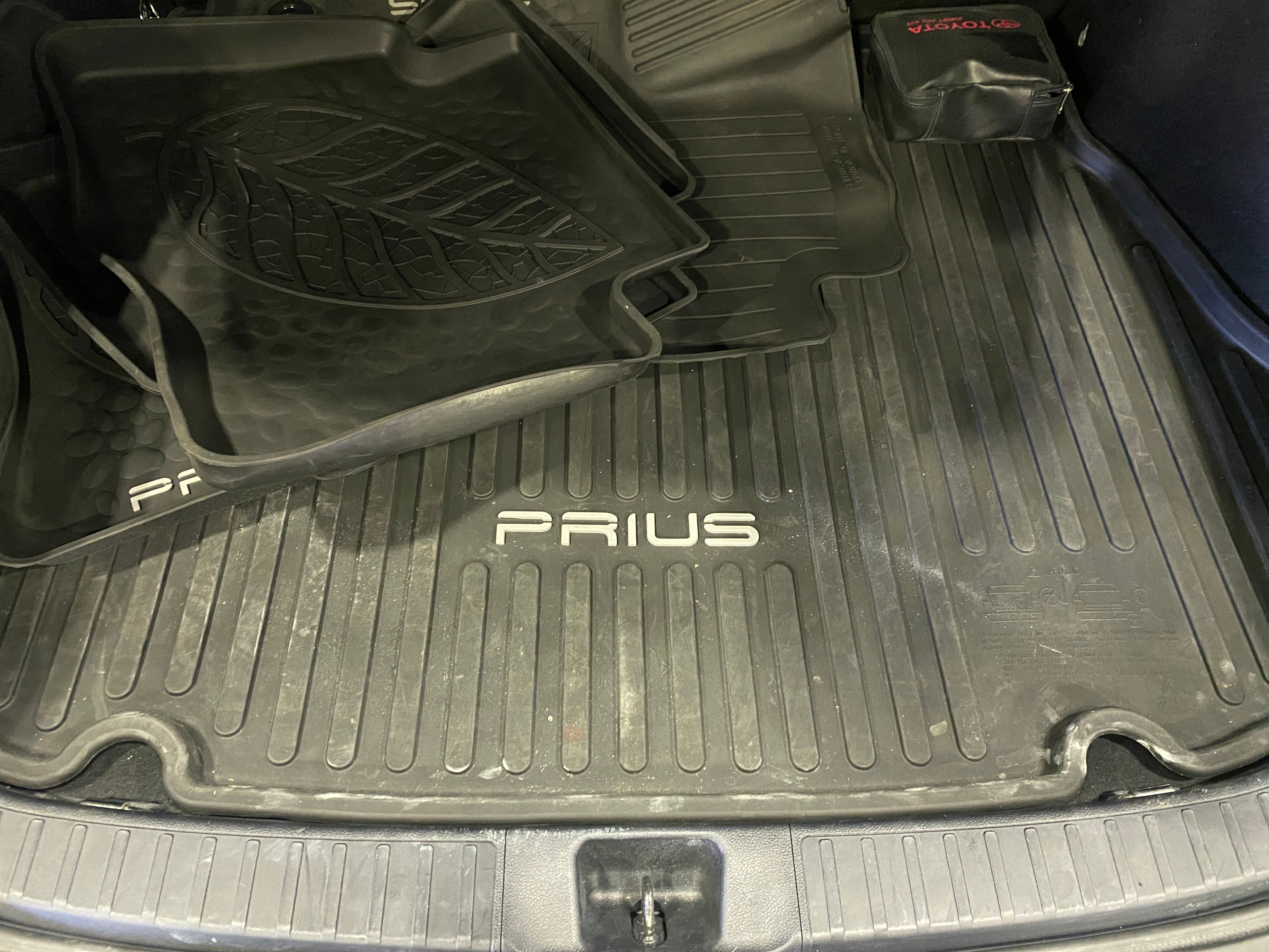2017 Toyota Prius Two 7