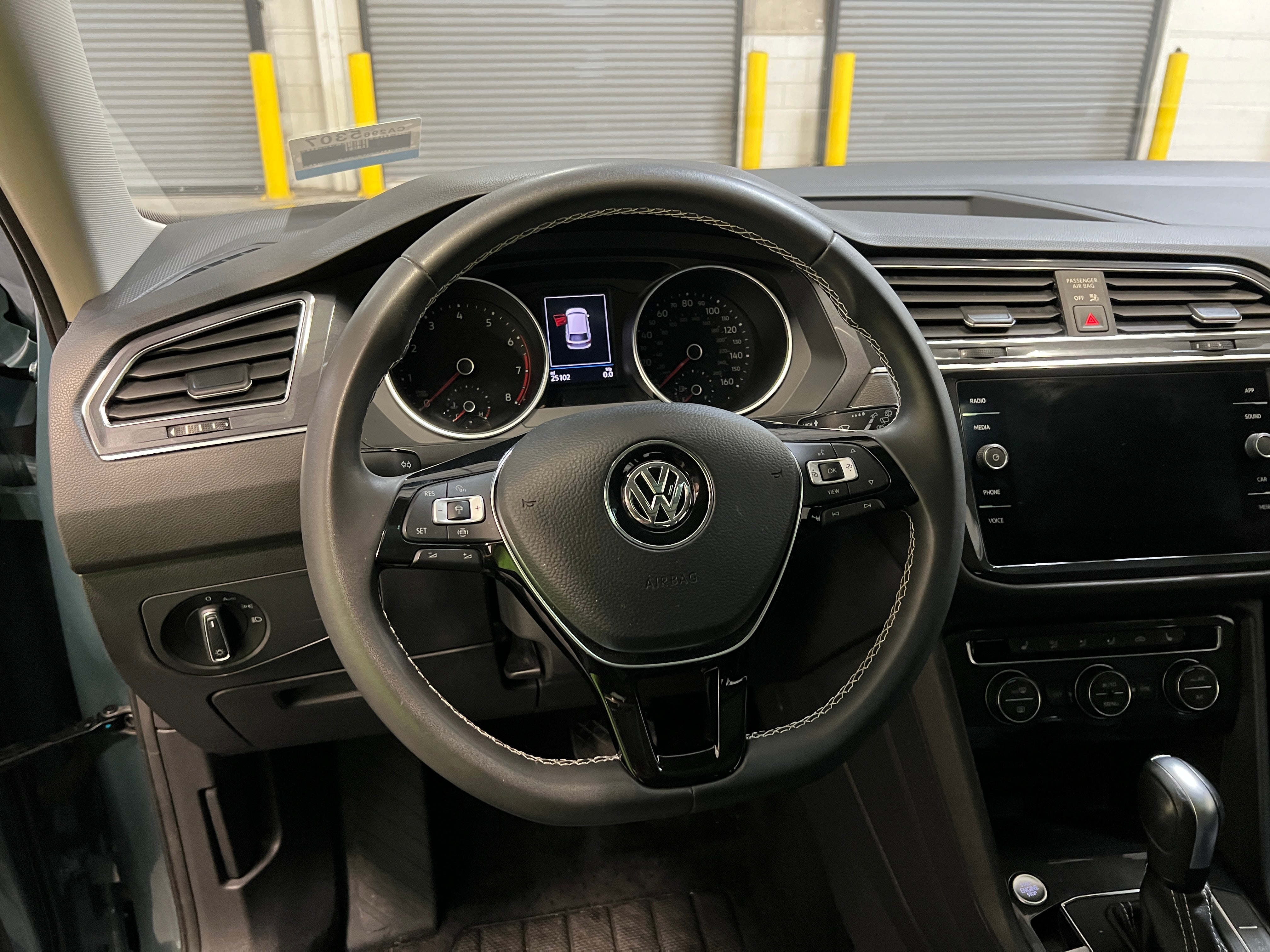 Thumbnail: 2021 Volkswagen Tiguan - 4