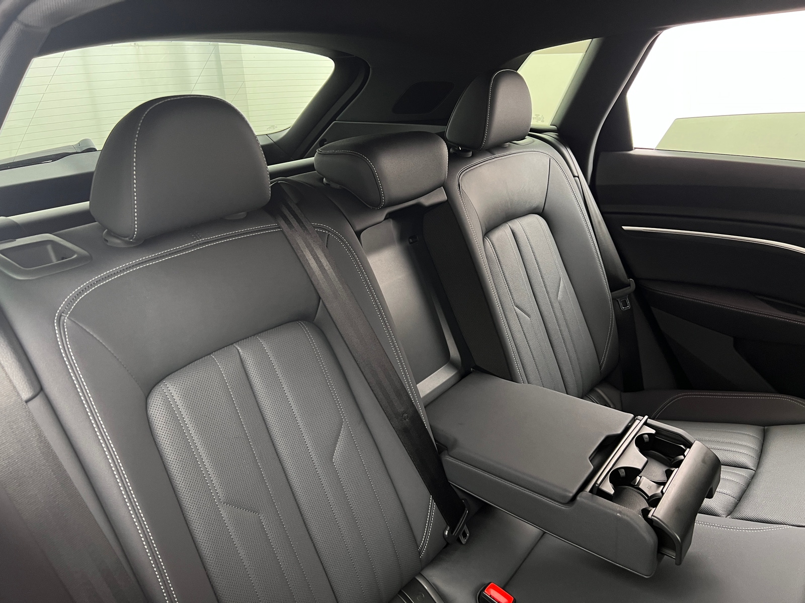 Thumbnail: 2022 Audi e-tron - 5