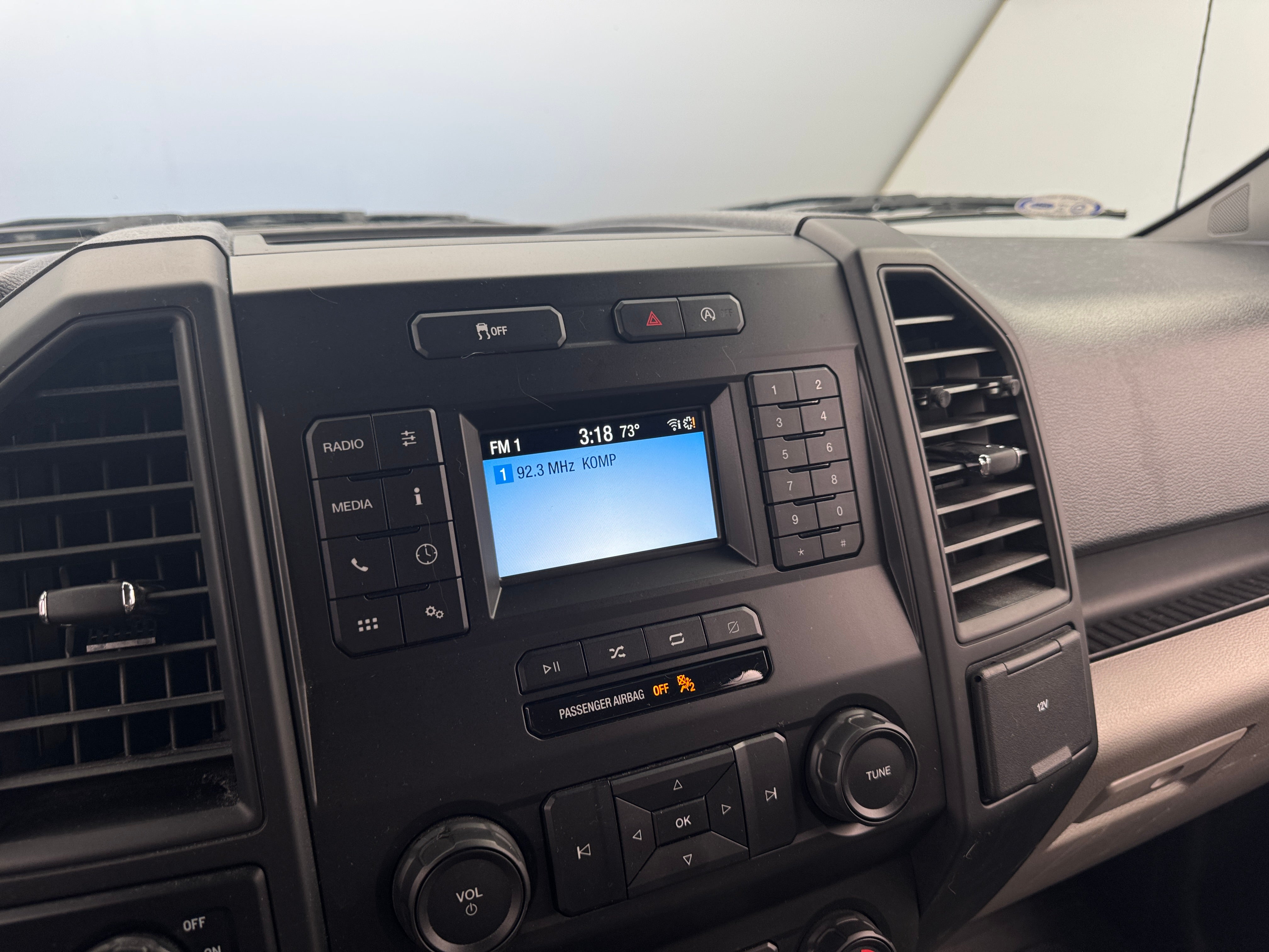 2020 Ford Econoline E-150 4
