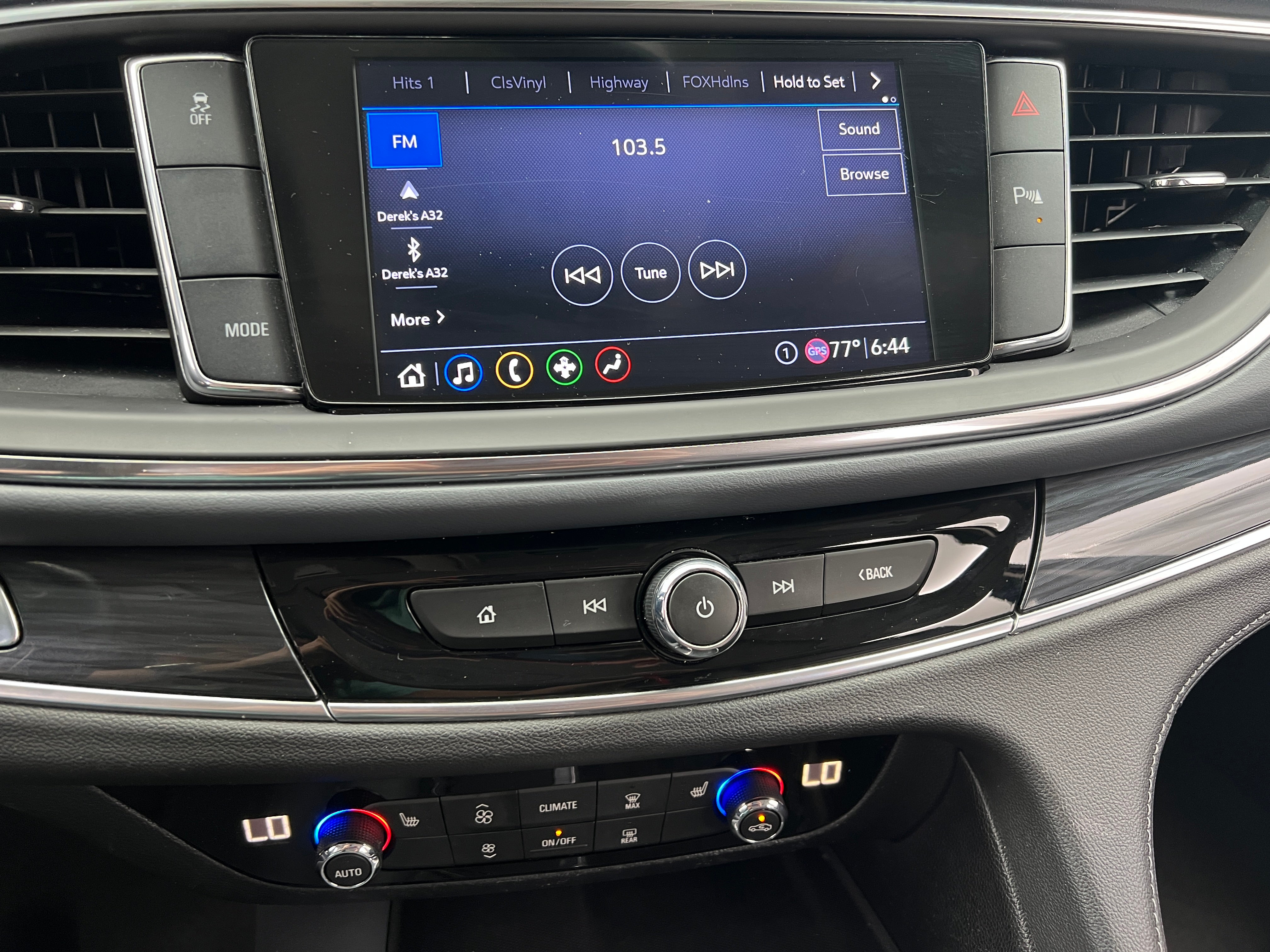 2020 Buick Enclave Essence 3