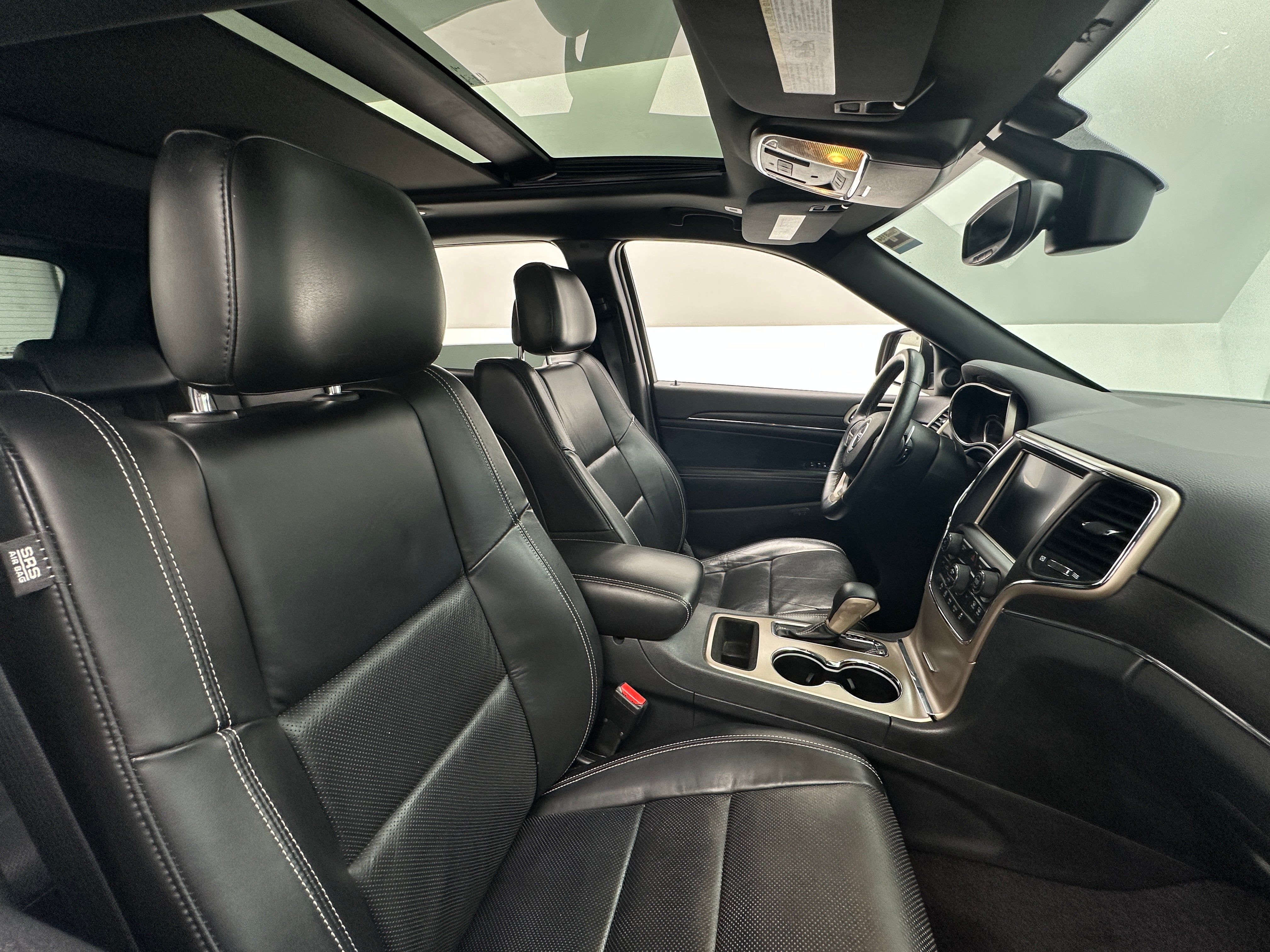 2017 Jeep Grand Cherokee Limited Edition 2