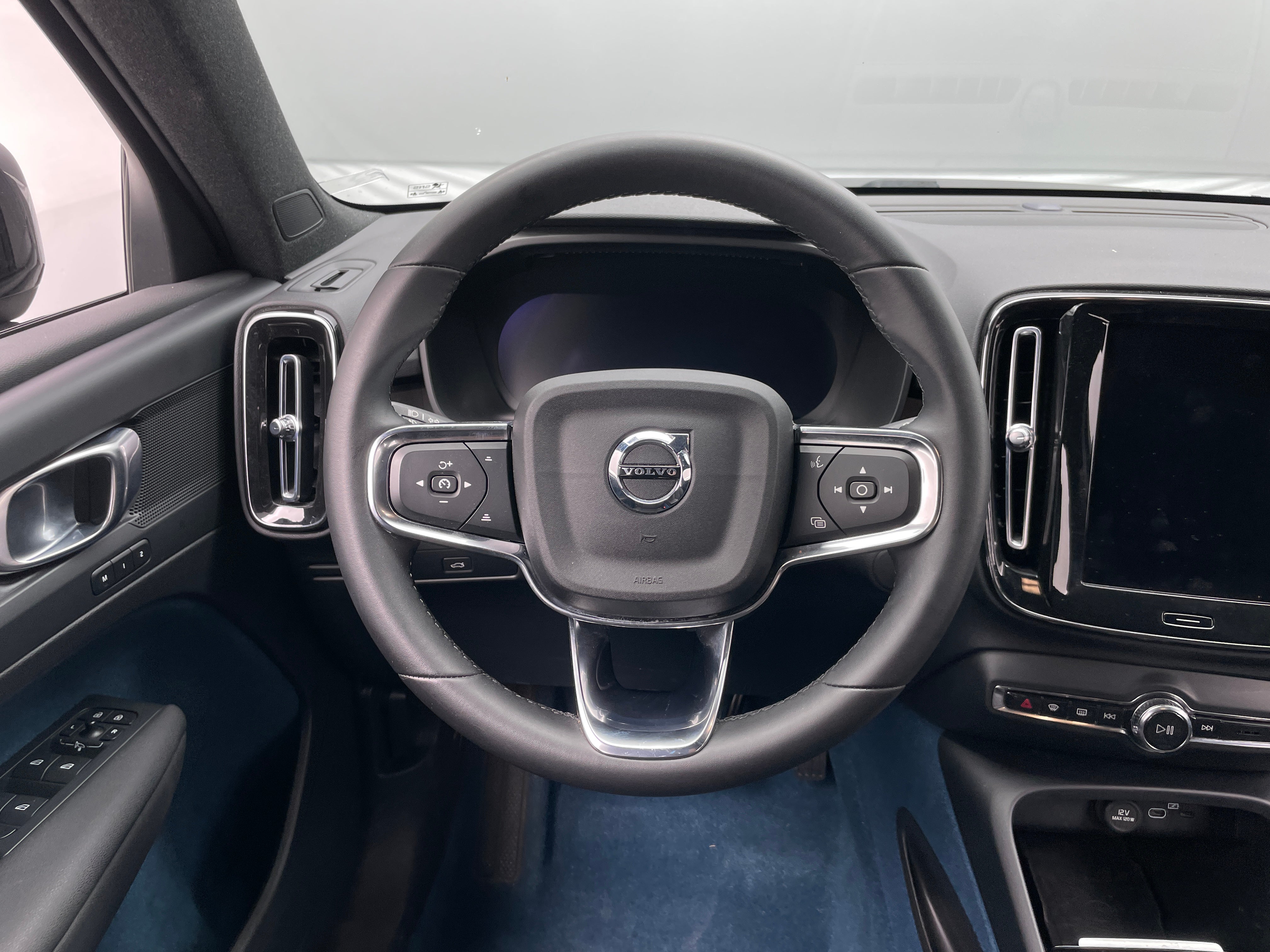 2023 Volvo XC40 Recharge Plus 5