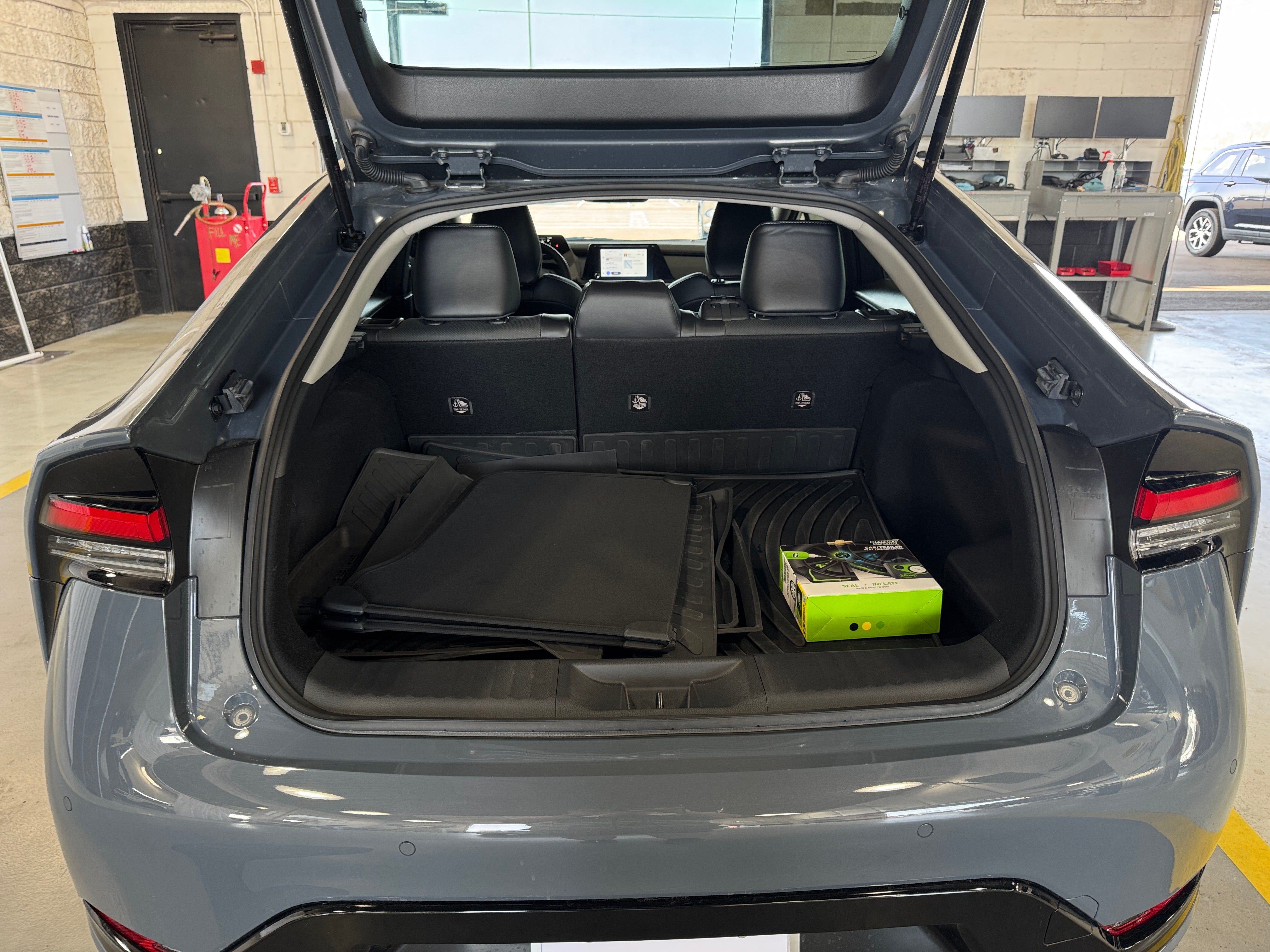 2023 Toyota Prius XLE 6