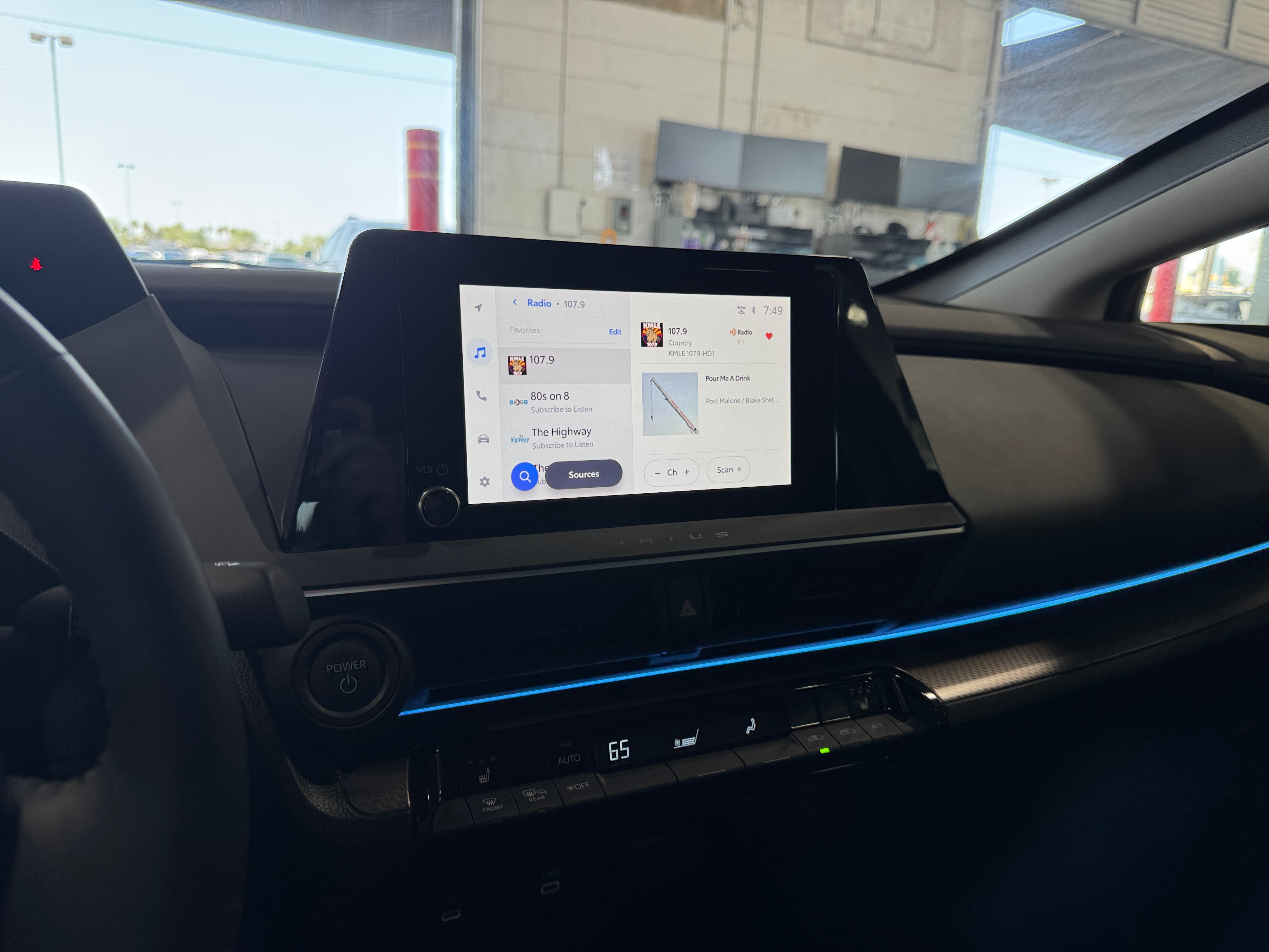 2023 Toyota Prius XLE 3