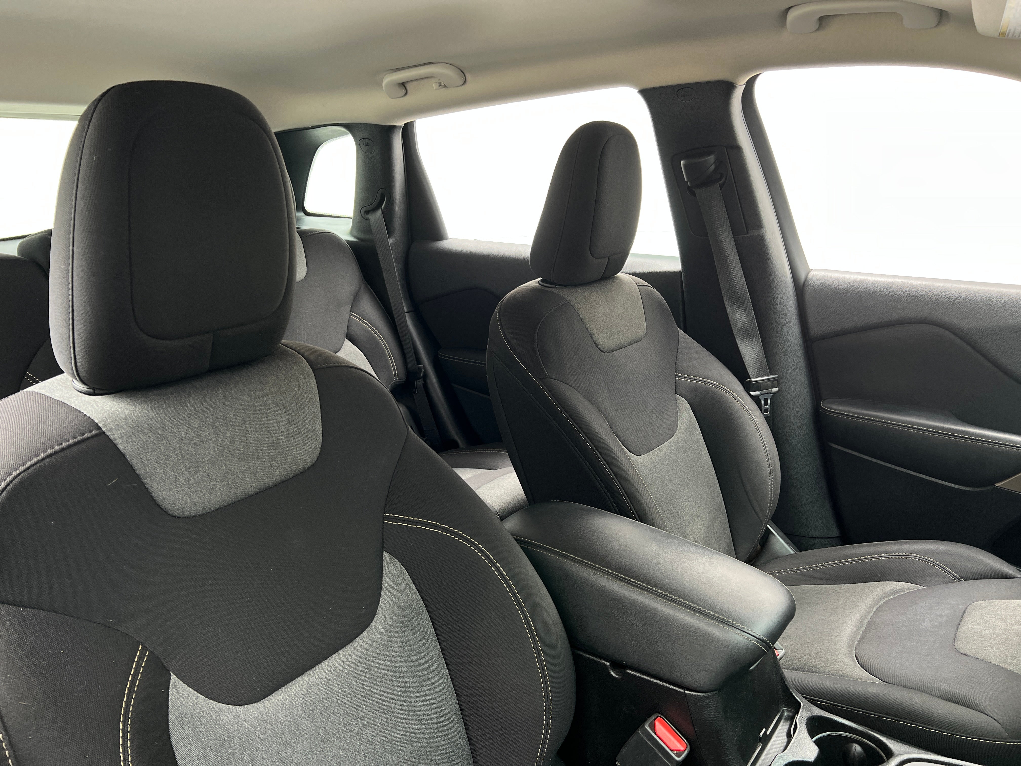 2017 Jeep Cherokee Sport 2