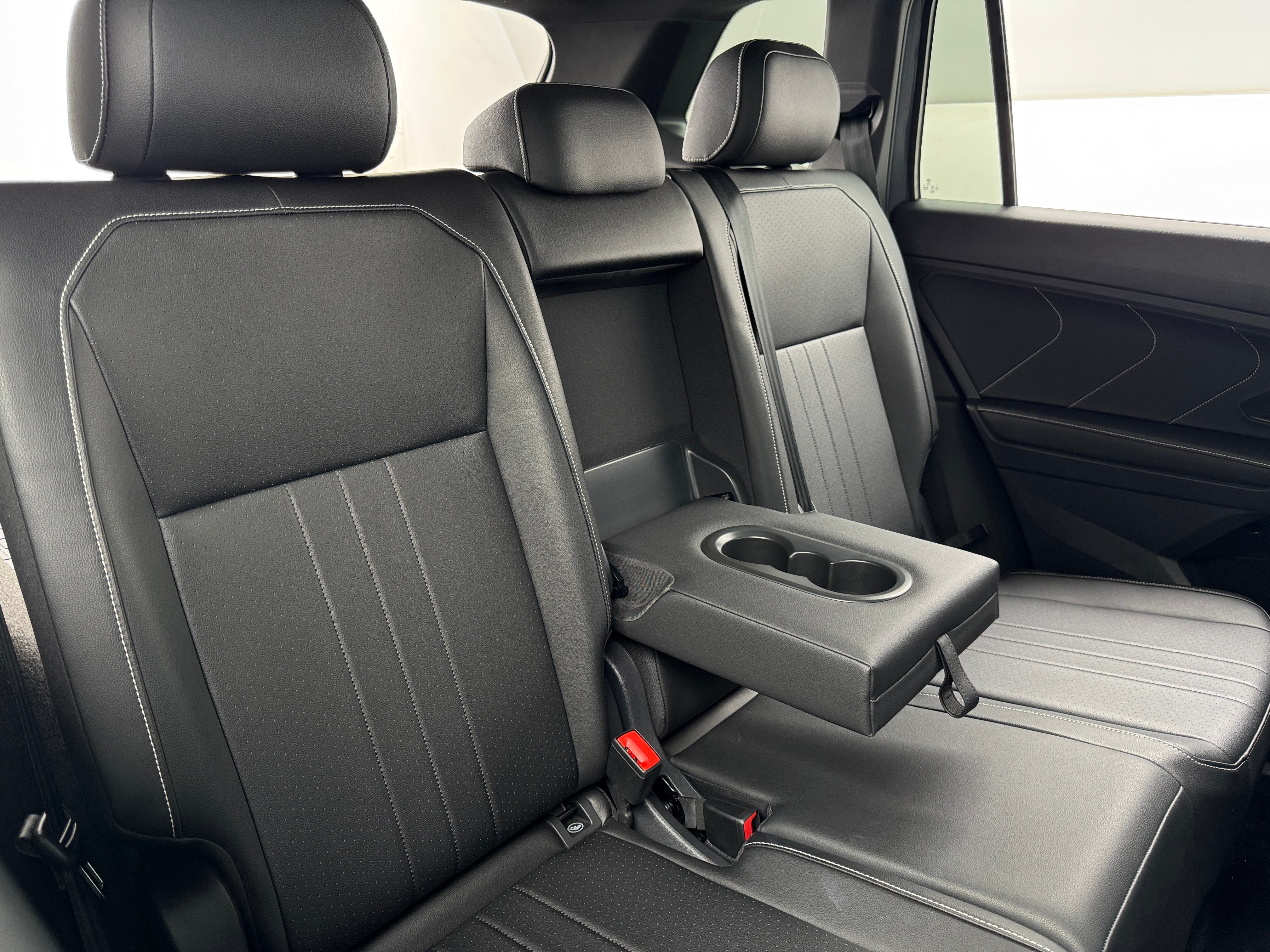 2023 Volkswagen Tiguan SE R-Line Black 5