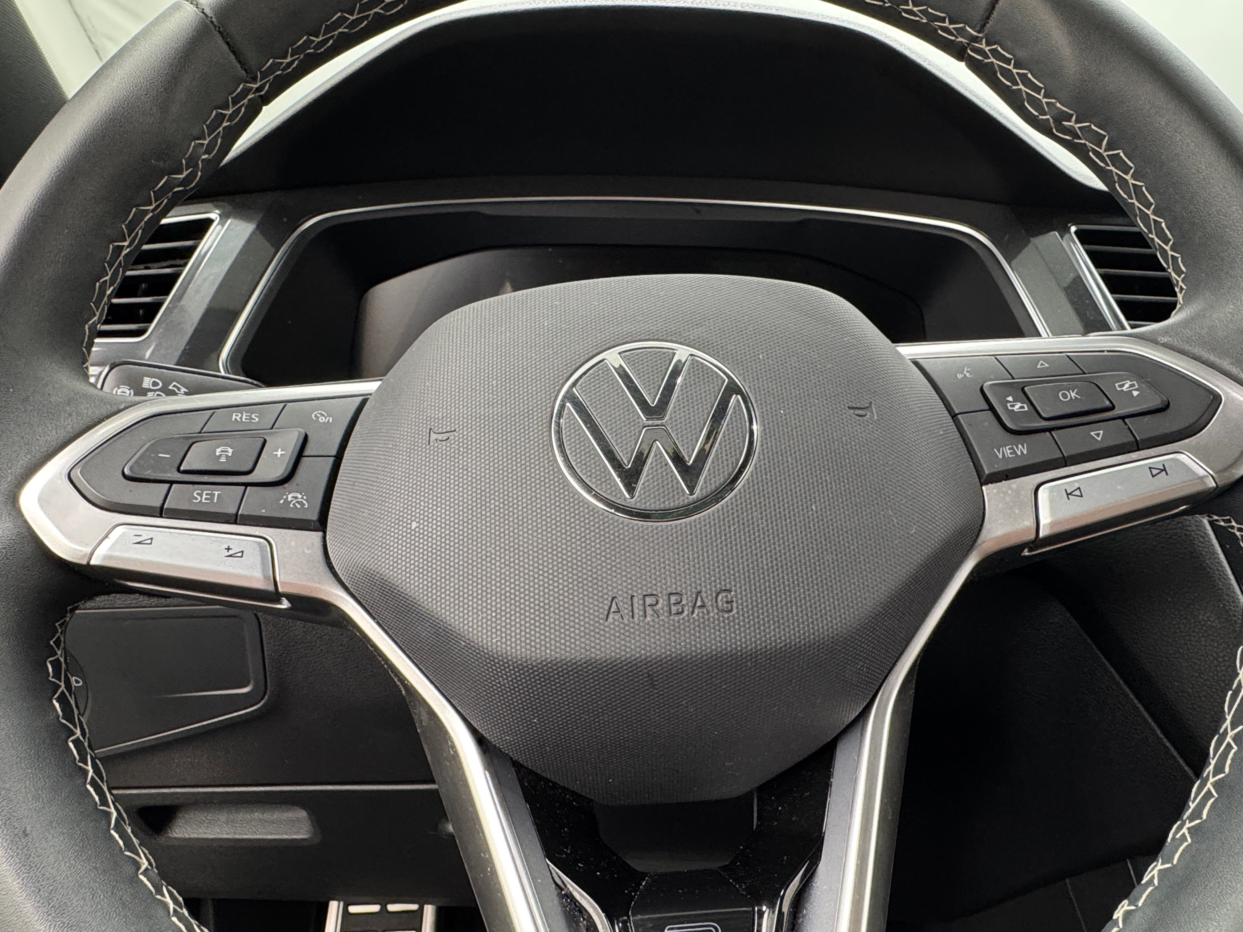 2023 Volkswagen Tiguan SE R-Line Black 4