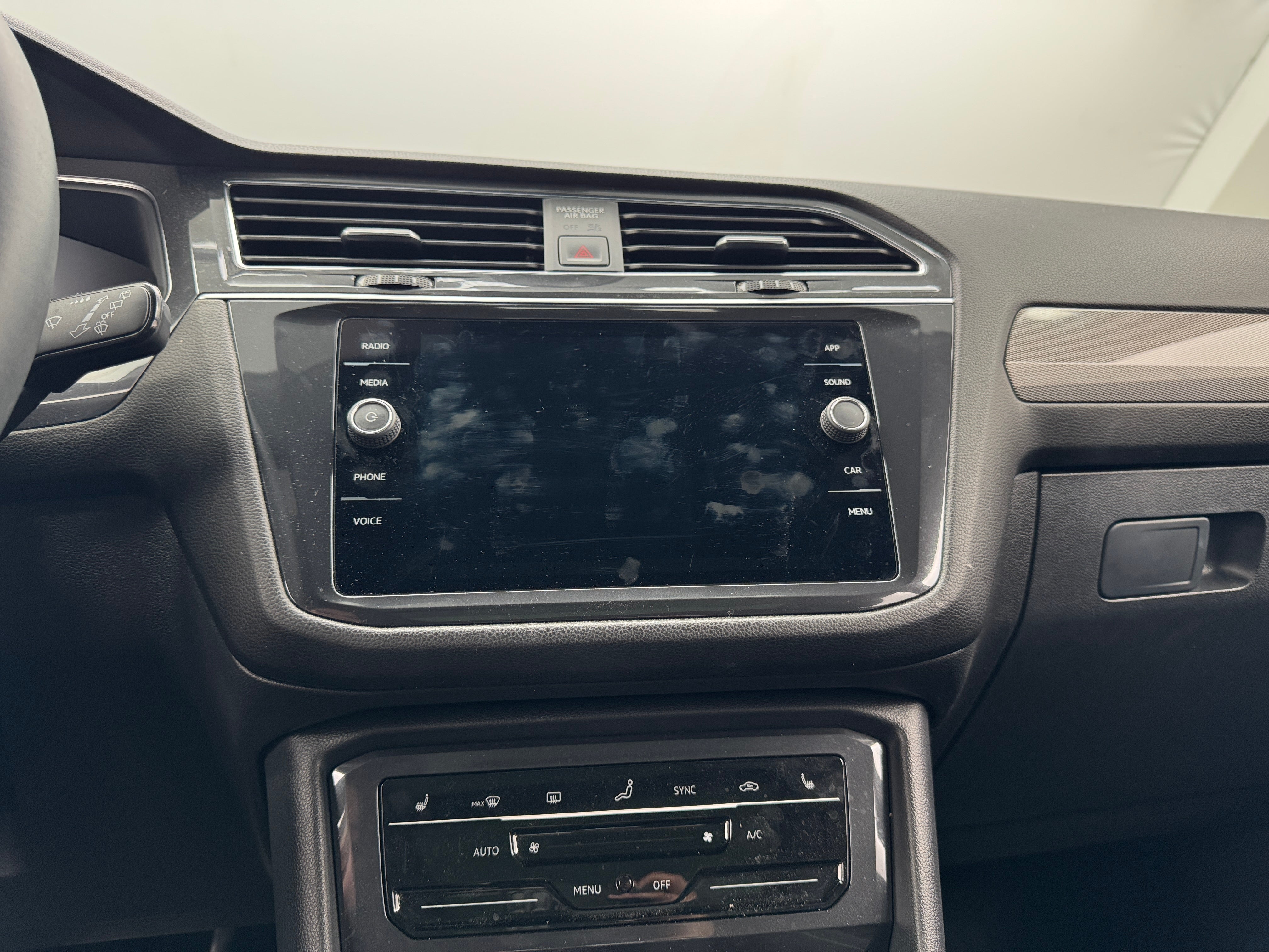 2023 Volkswagen Tiguan SE R-Line Black 3