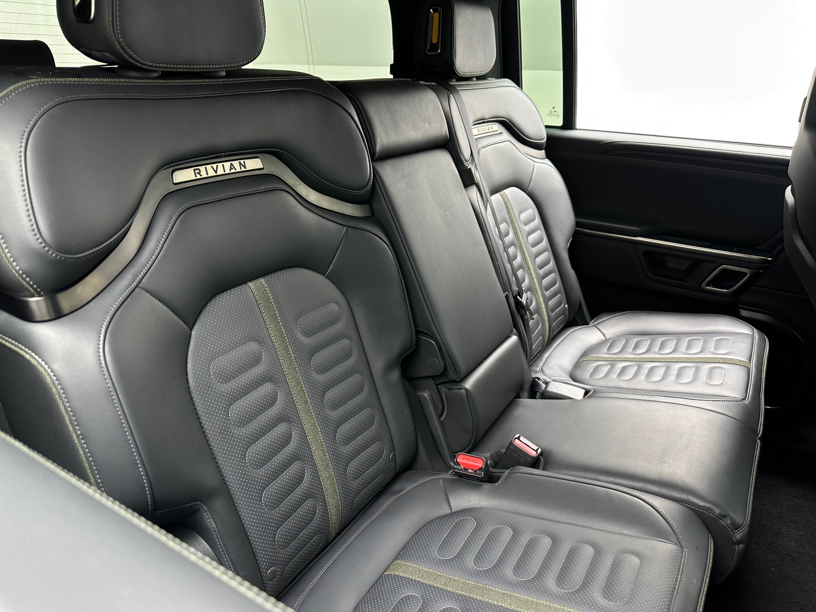 Thumbnail: 2024 Rivian R1S - 5