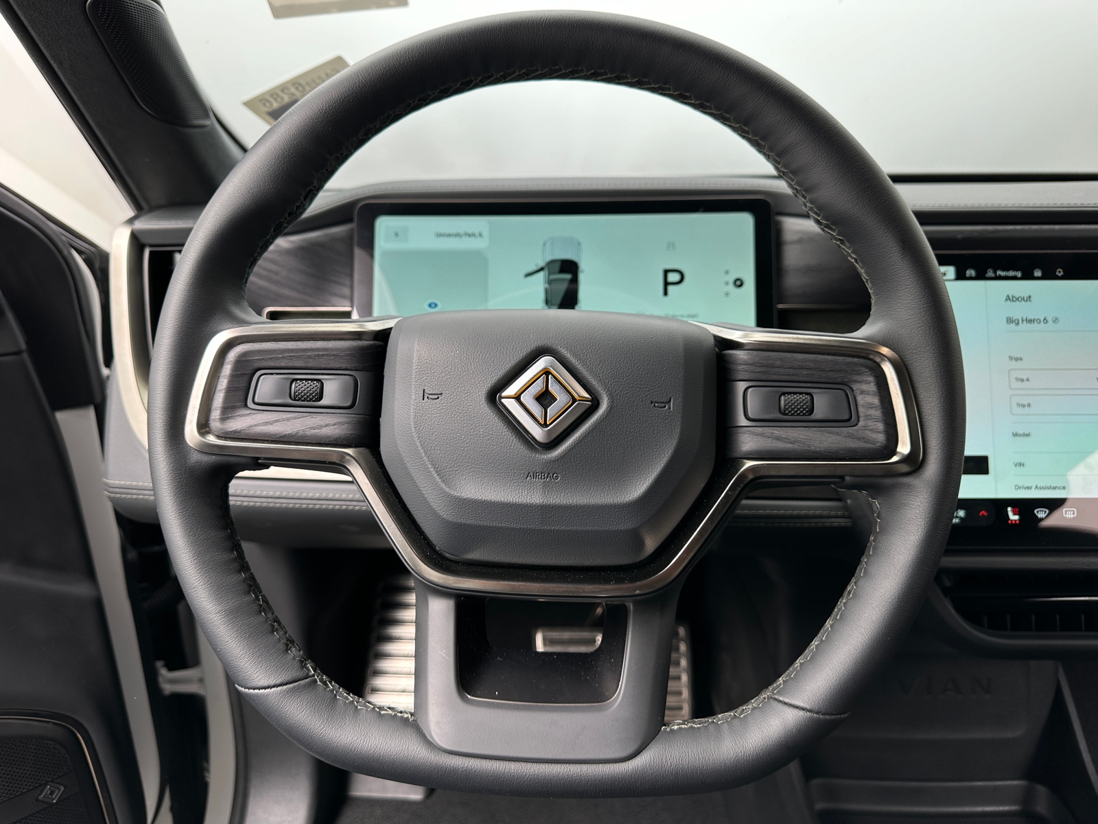 Thumbnail: 2024 Rivian R1S - 4