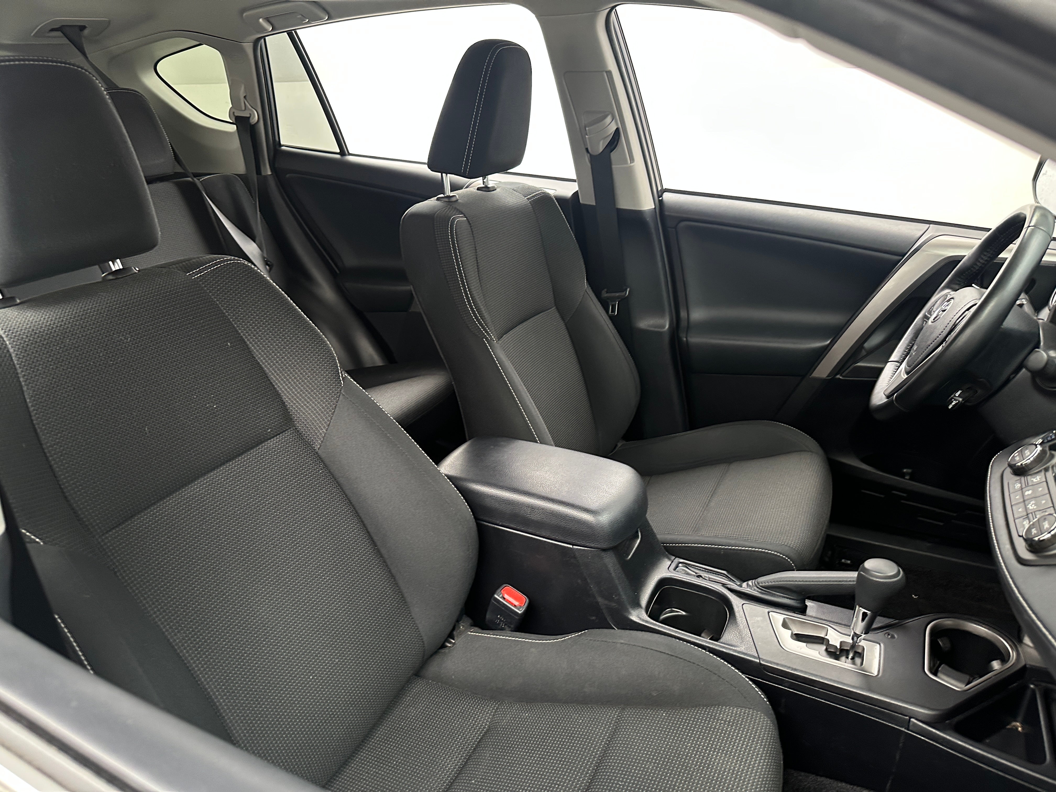 2018 Toyota RAV4 XLE 2