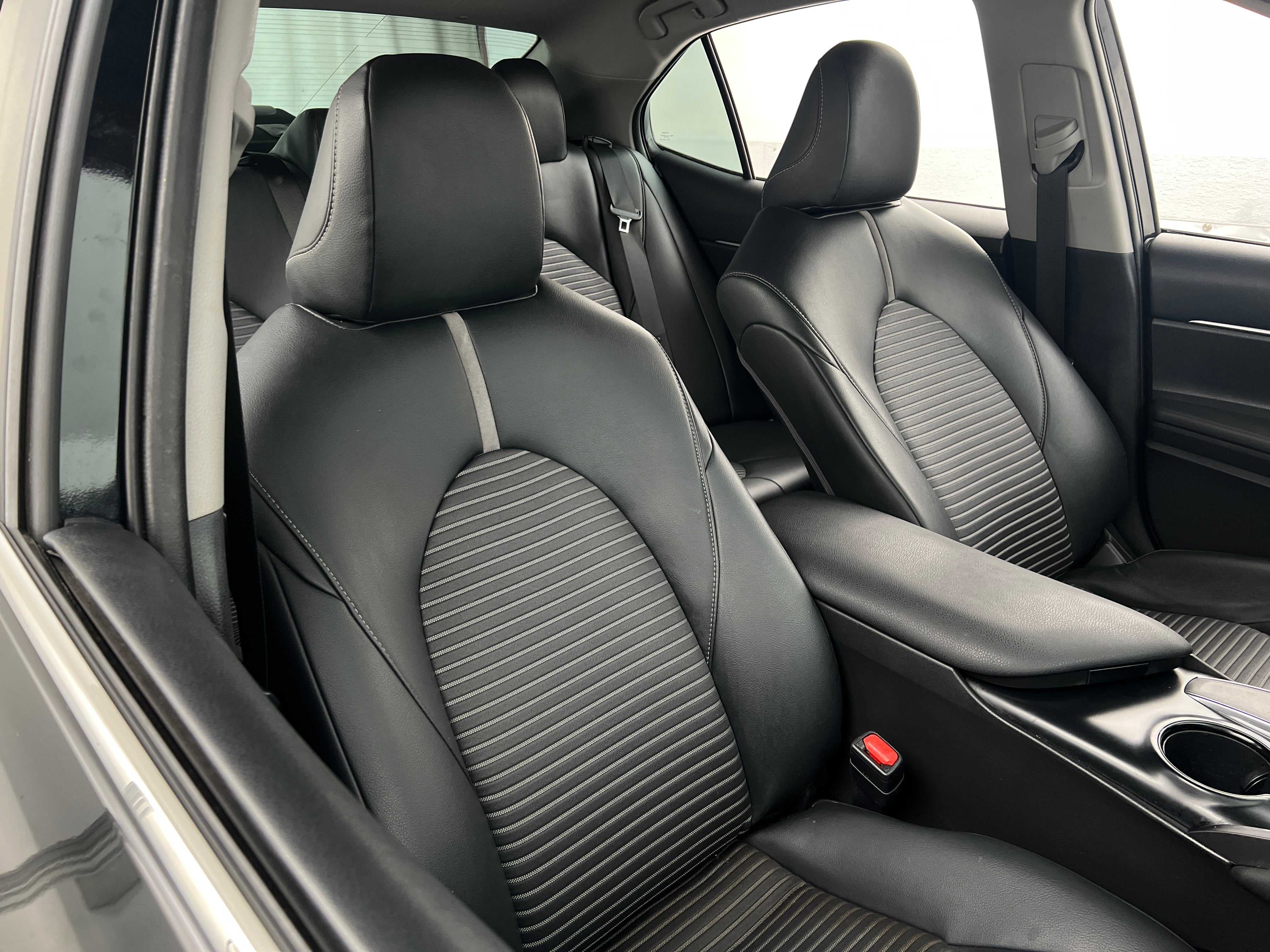 2019 Toyota Camry SE 2