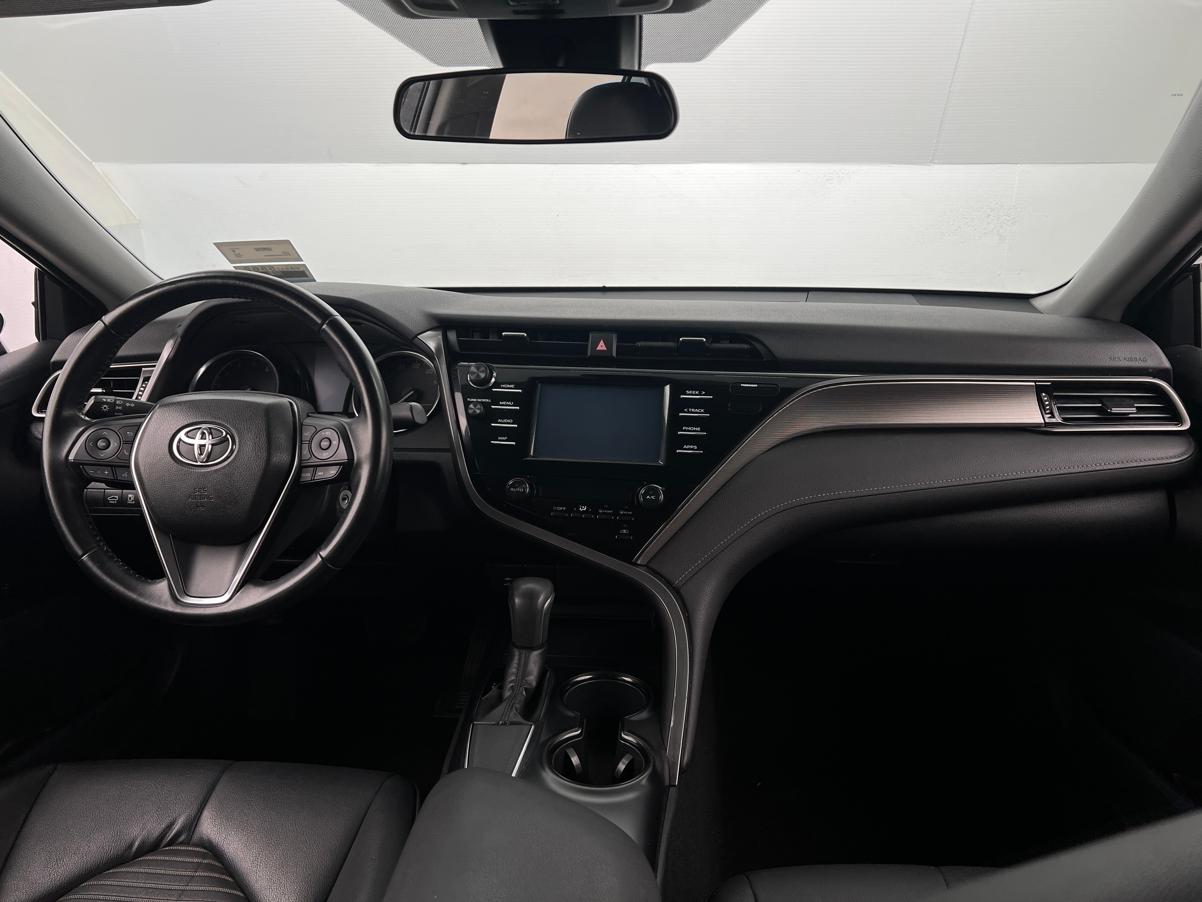 2019 Toyota Camry SE 3