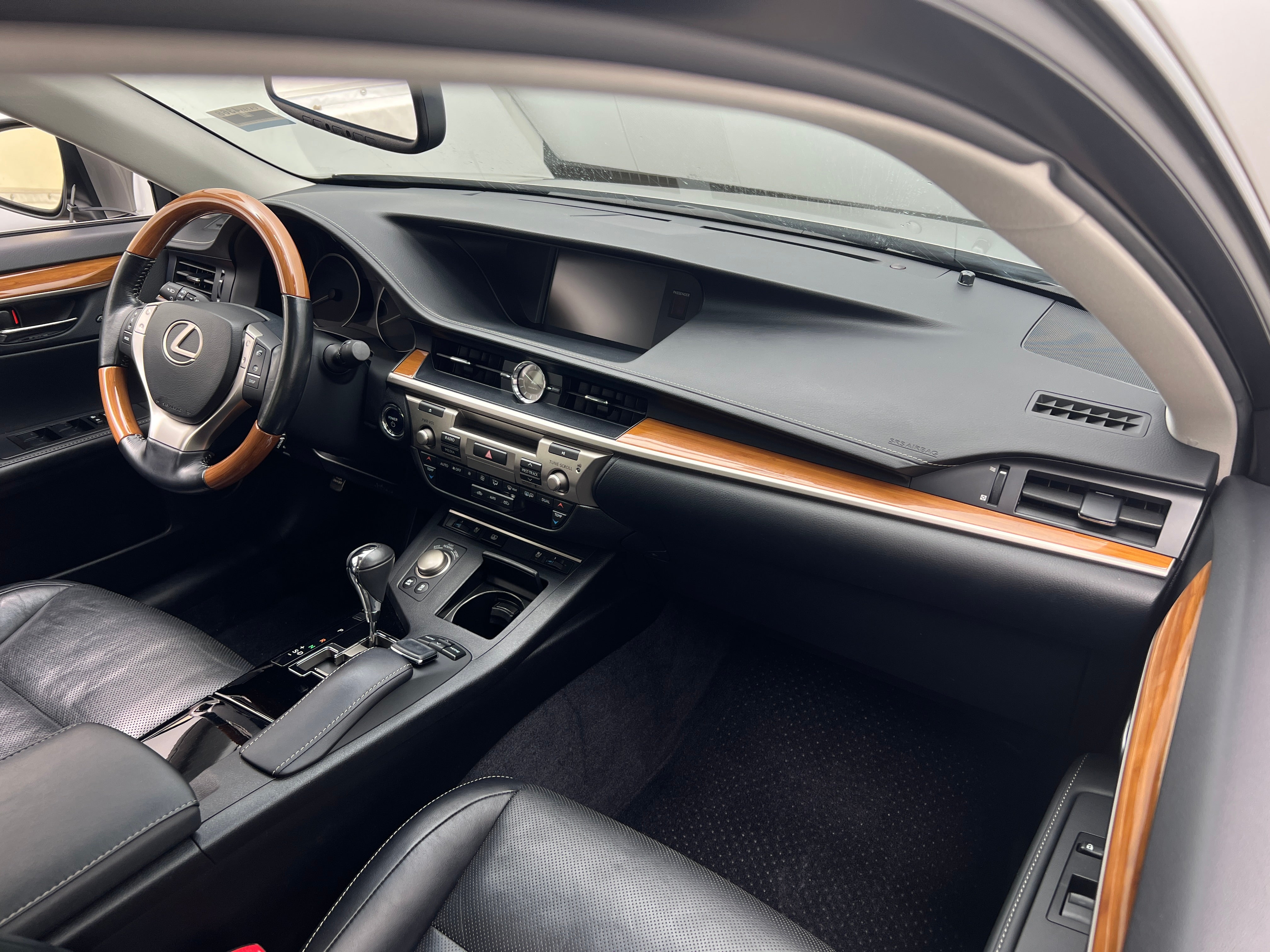 2015 Lexus ES Hybrid 300h 2