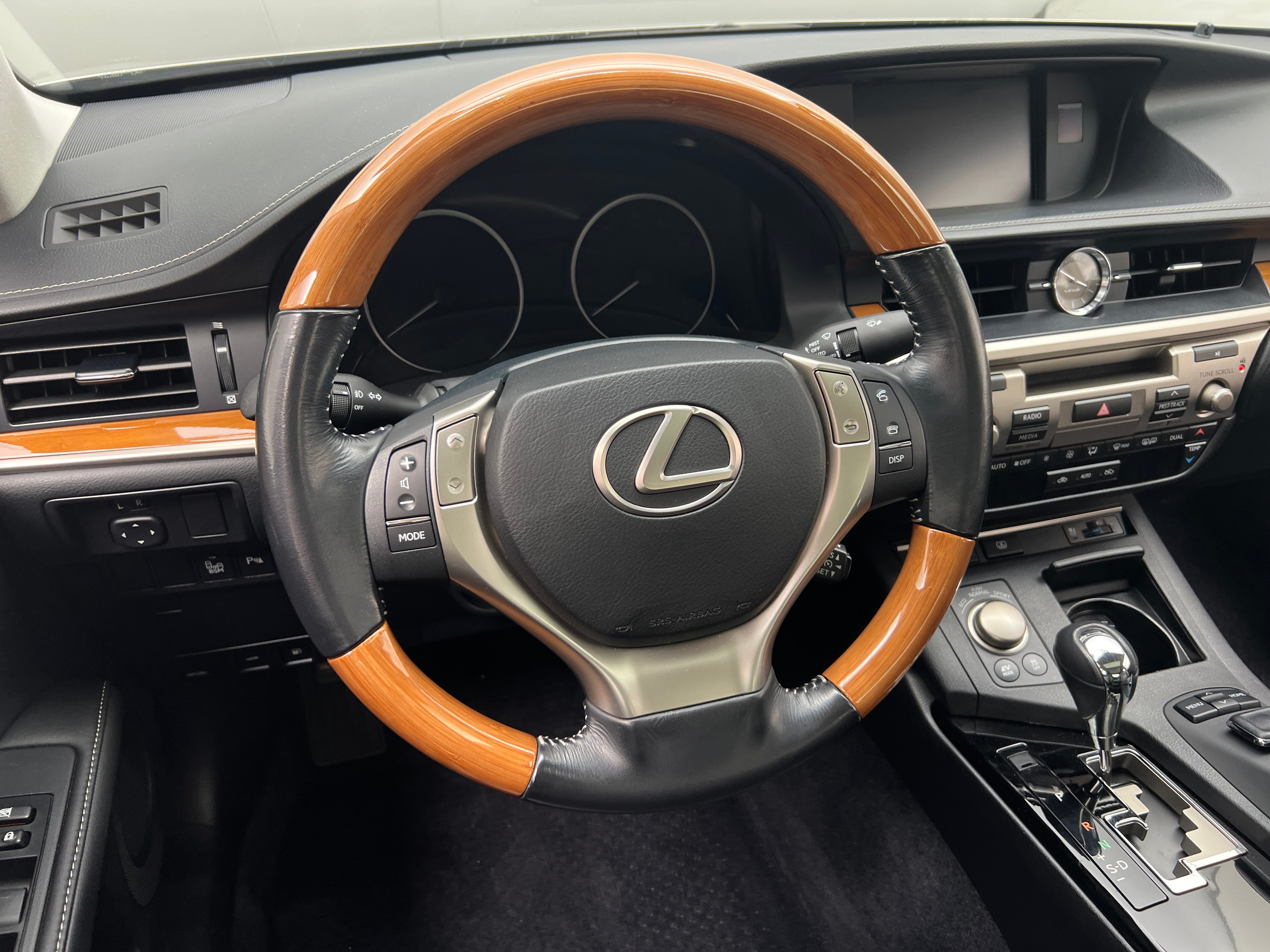 2015 Lexus ES Hybrid 300h 4