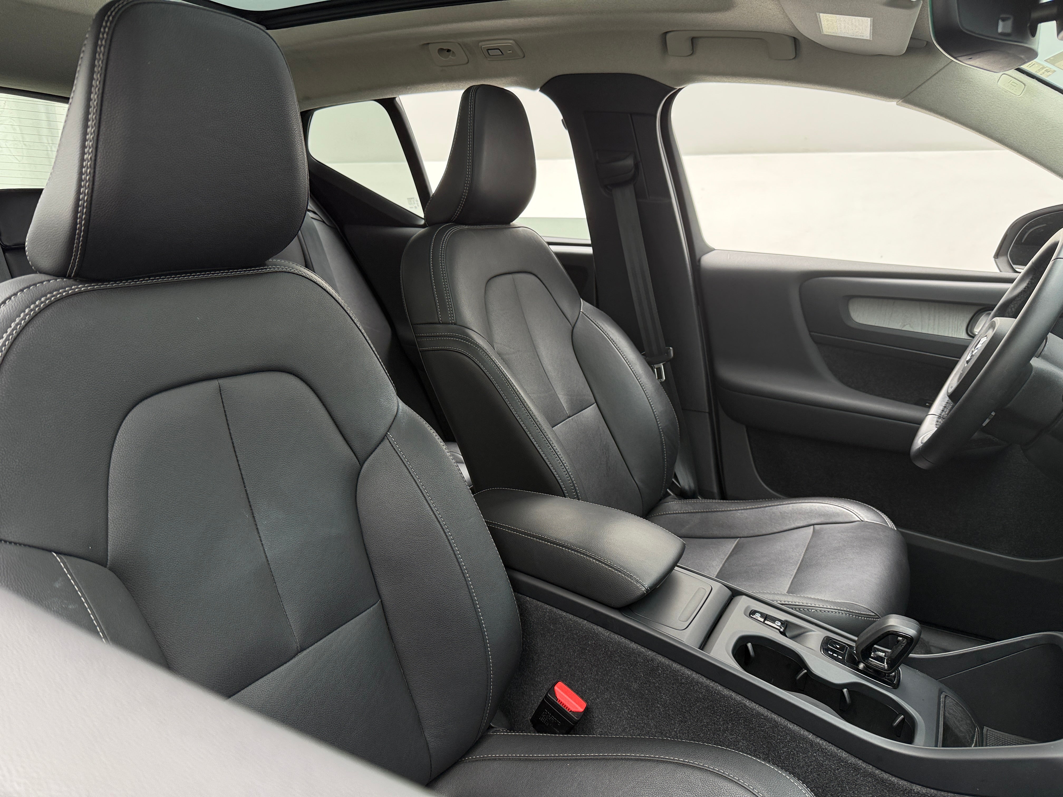 2024 Volvo XC40 B5 Core 2