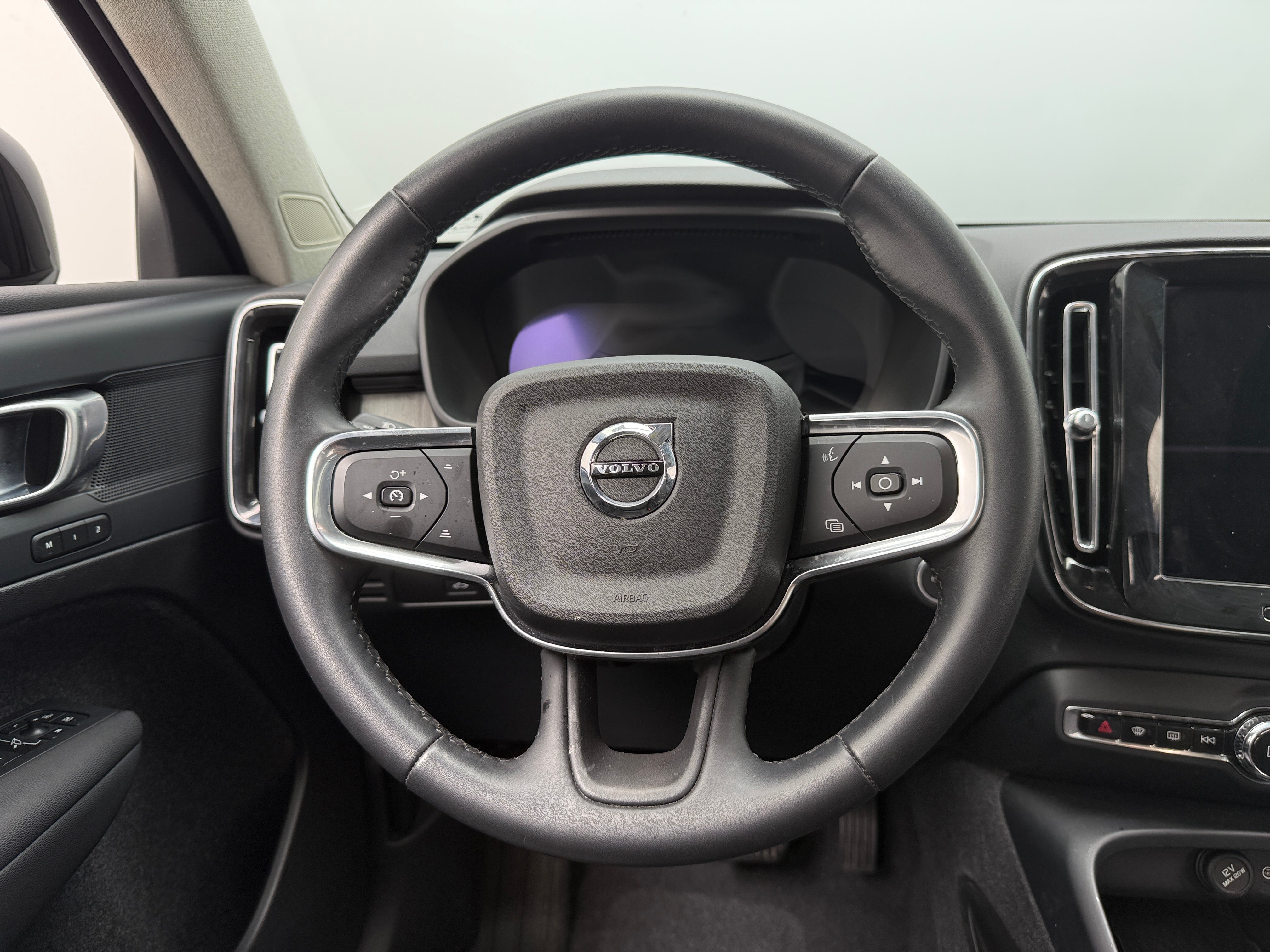 2024 Volvo XC40 B5 Core 5
