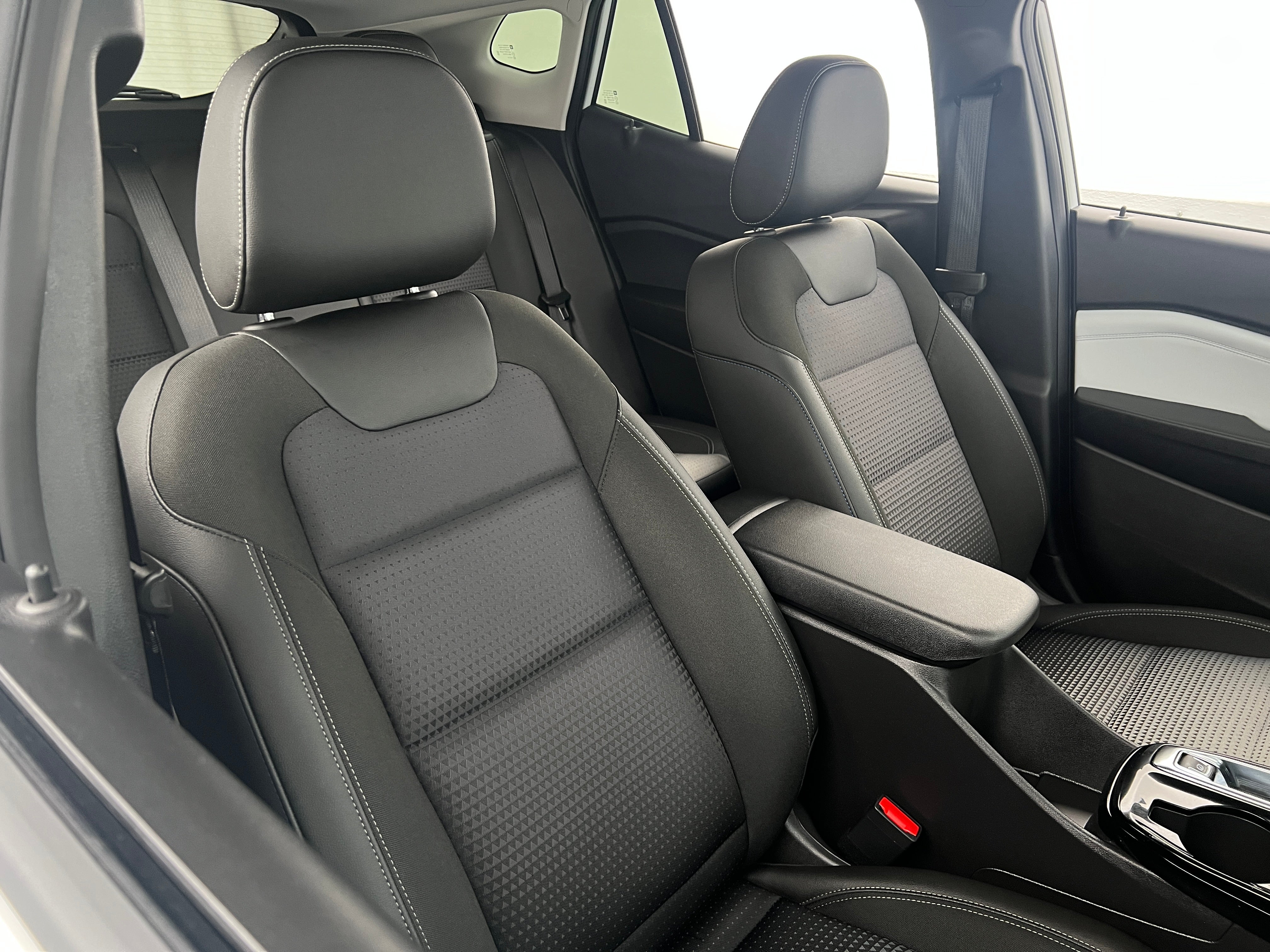 2025 Chevrolet Trax LT 2
