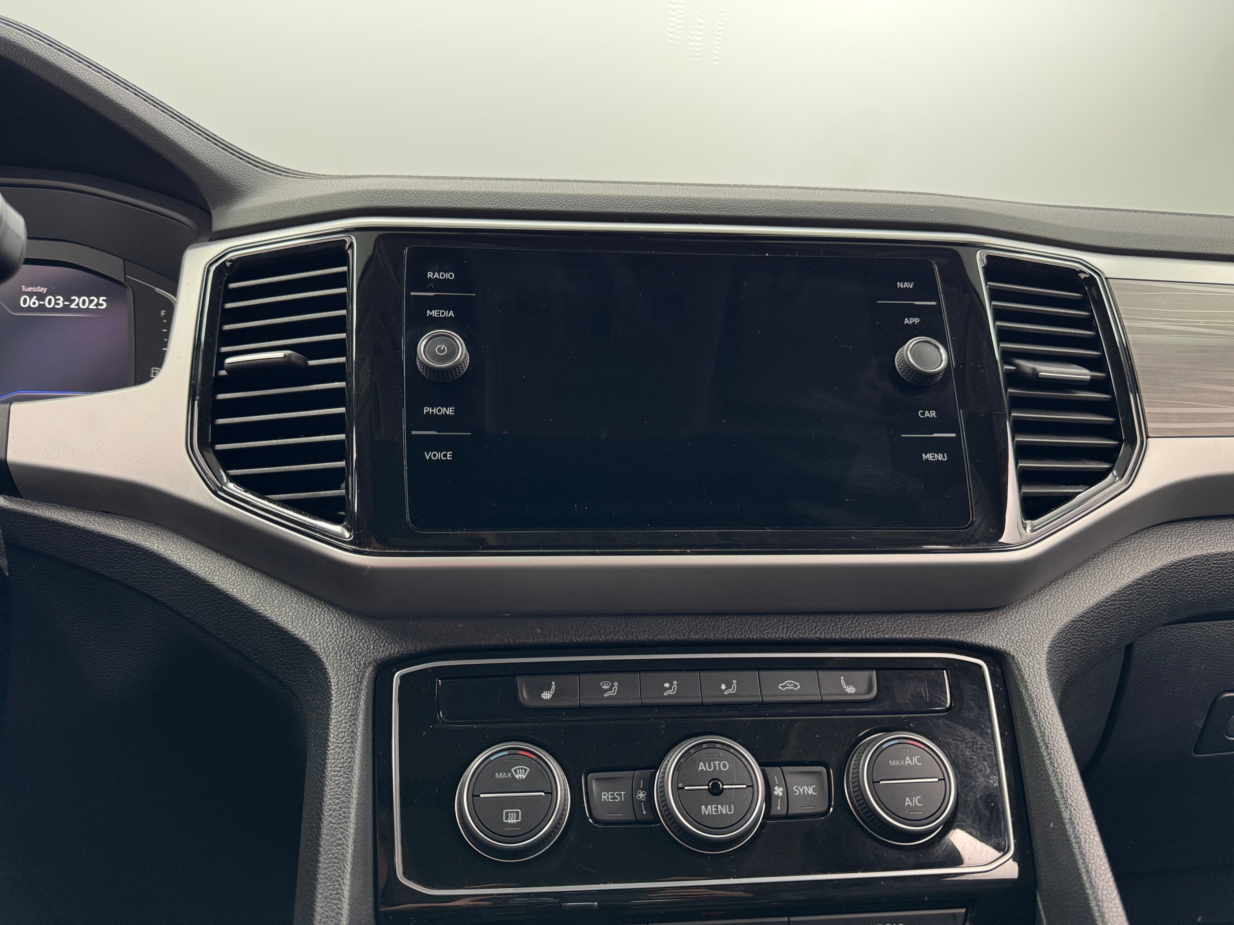 2022 Volkswagen Atlas SEL 3