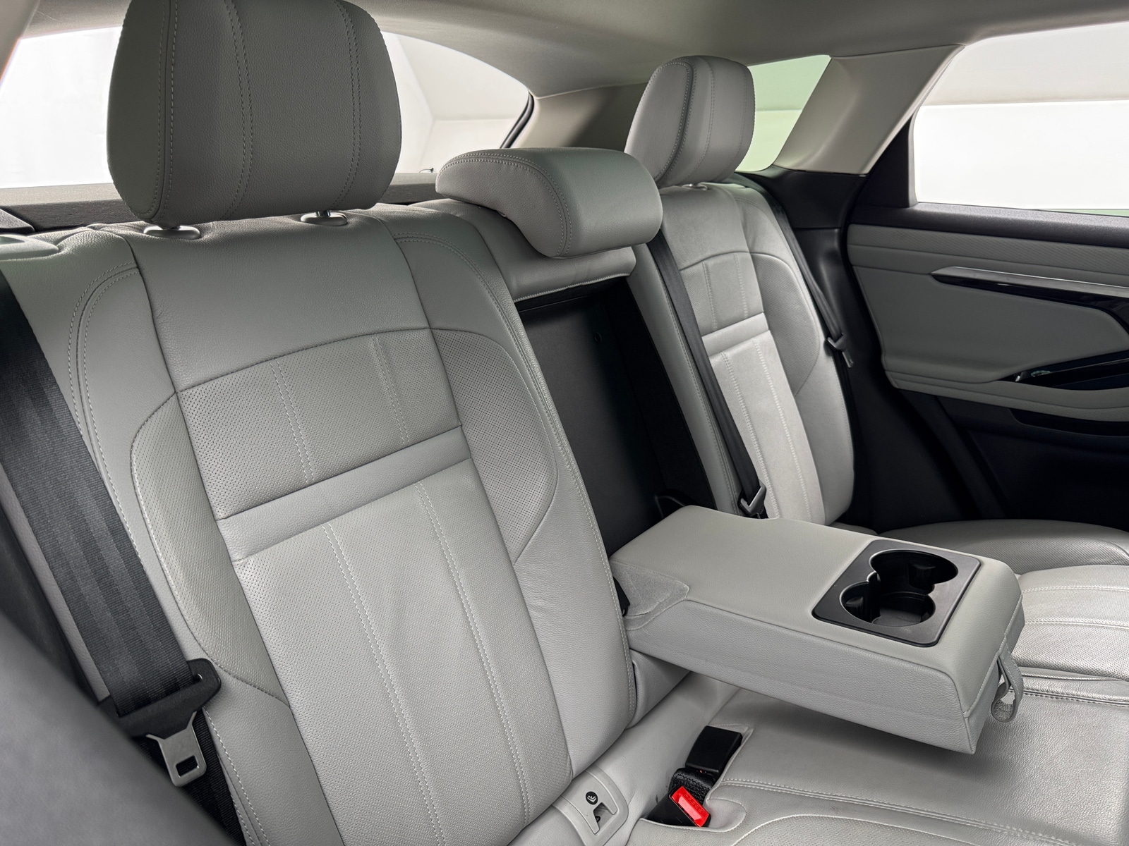 Thumbnail: 2020 Land Rover Range Rover Evoque - 5