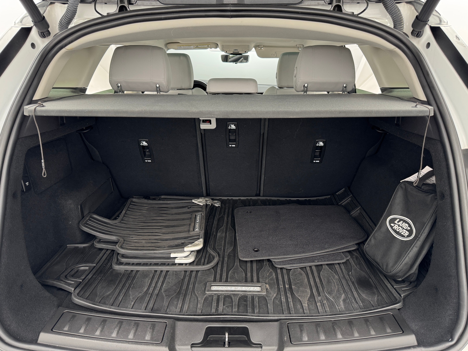 Thumbnail: 2020 Land Rover Range Rover Evoque - 6