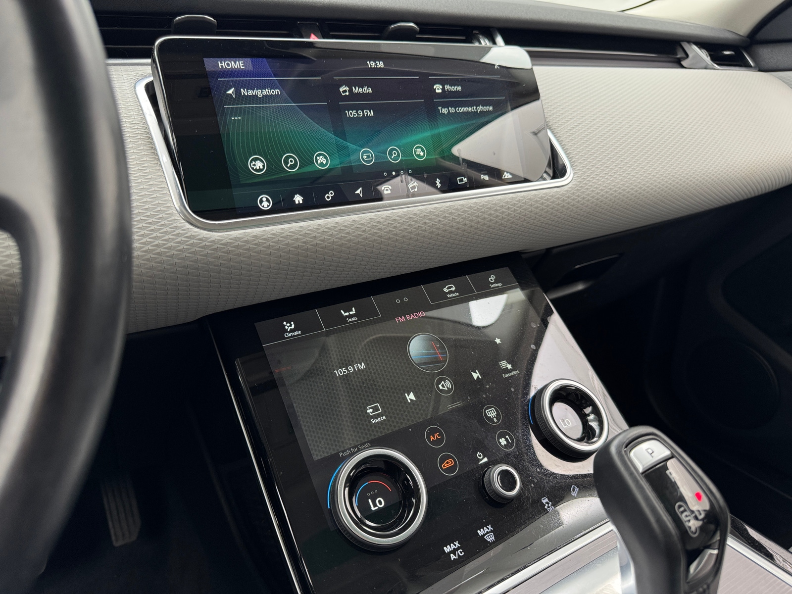 Thumbnail: 2020 Land Rover Range Rover Evoque - 3