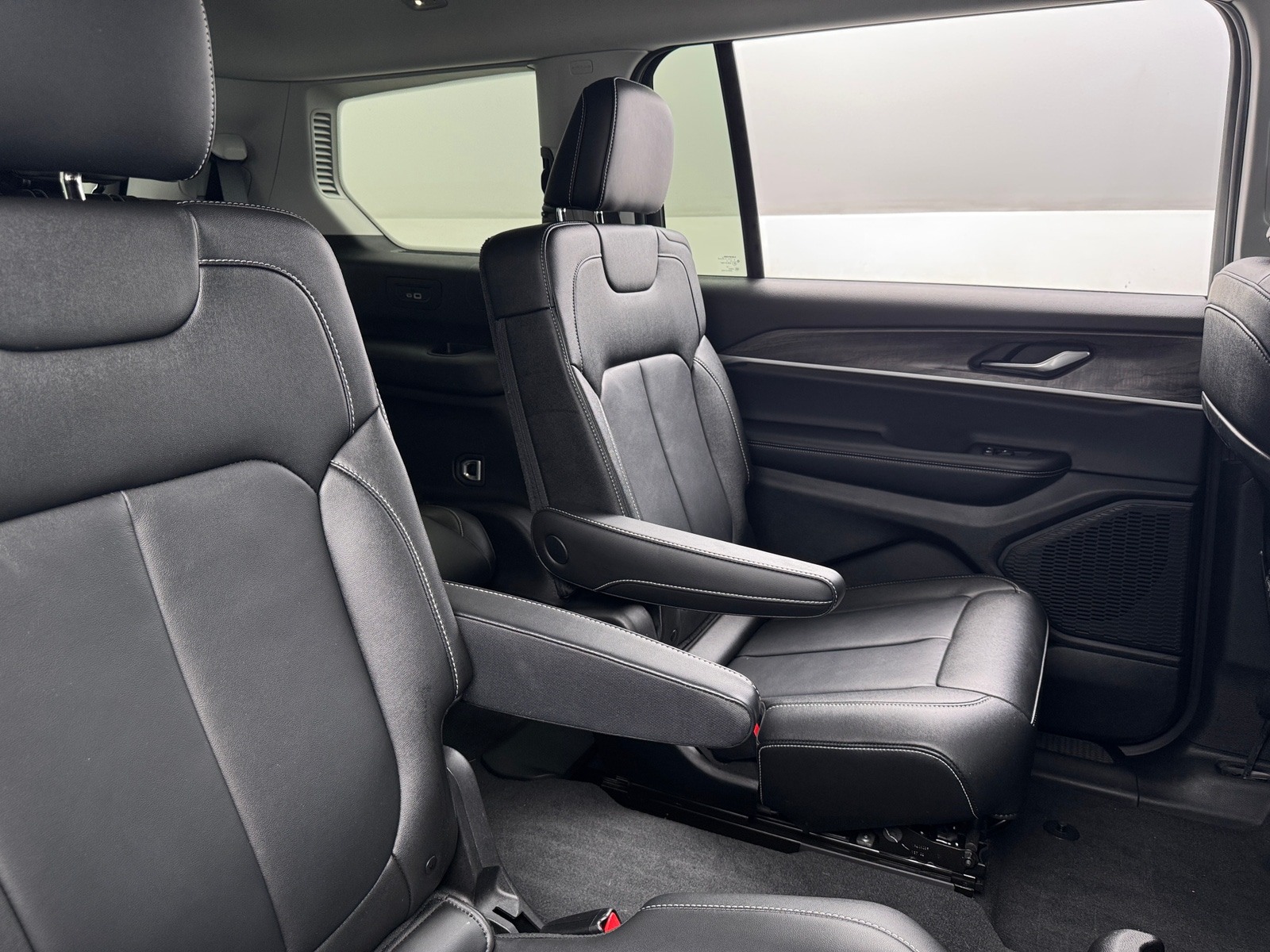 Thumbnail: 2023 Jeep Grand Cherokee L - 5